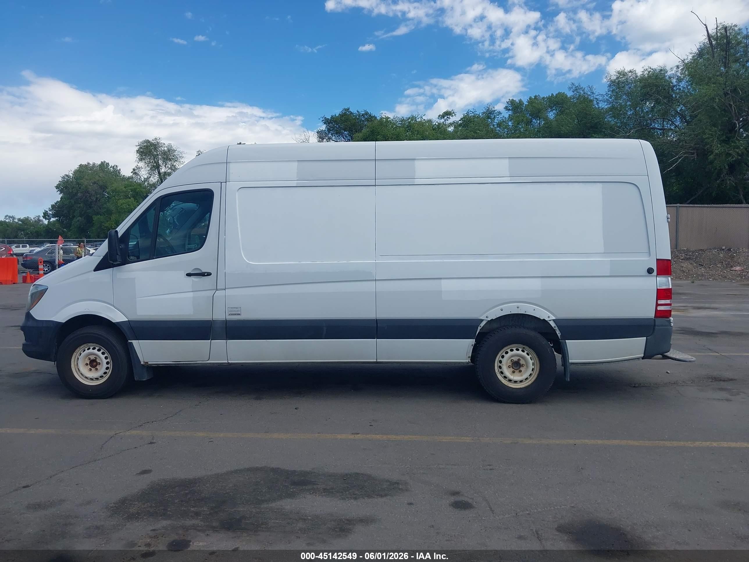 2016 Mercedes-benz Sprinter 2500 High  Roof White vin: WD3PE8DD9GP360438