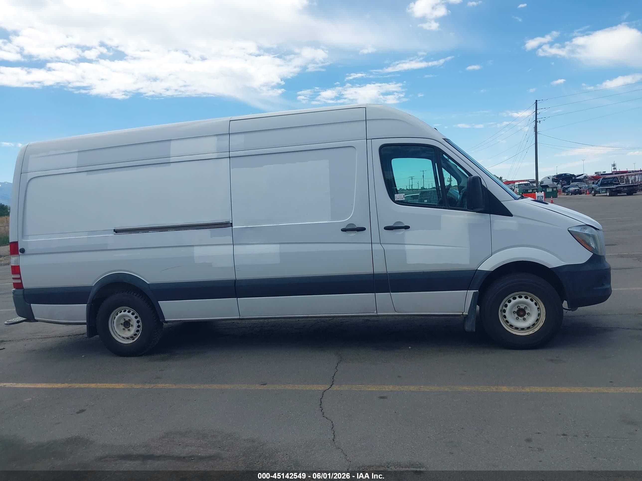 2016 Mercedes-benz Sprinter 2500 High  Roof White vin: WD3PE8DD9GP360438