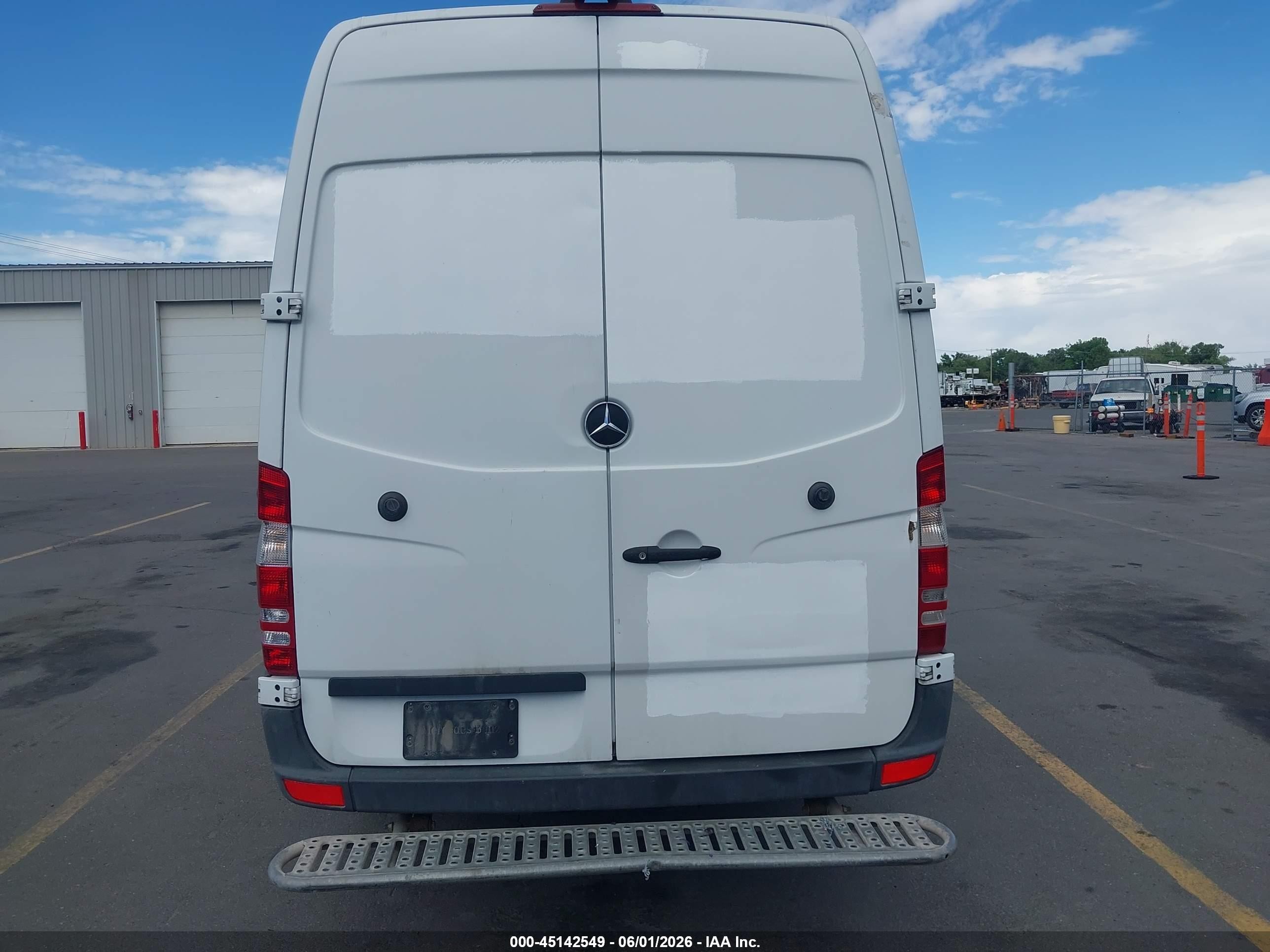 2016 Mercedes-benz Sprinter 2500 High  Roof White vin: WD3PE8DD9GP360438