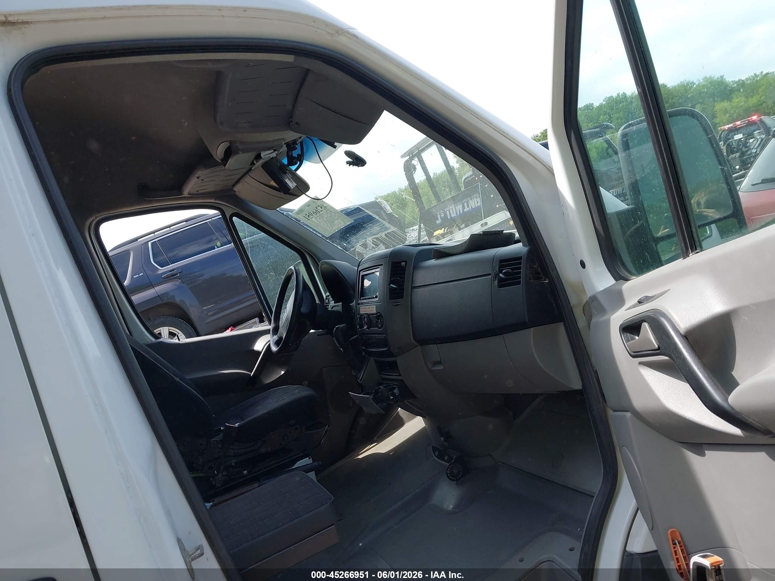 2014 Mercedes-benz Sprinter 2500 High Roof White vin: WD3PE8DE0E5901152