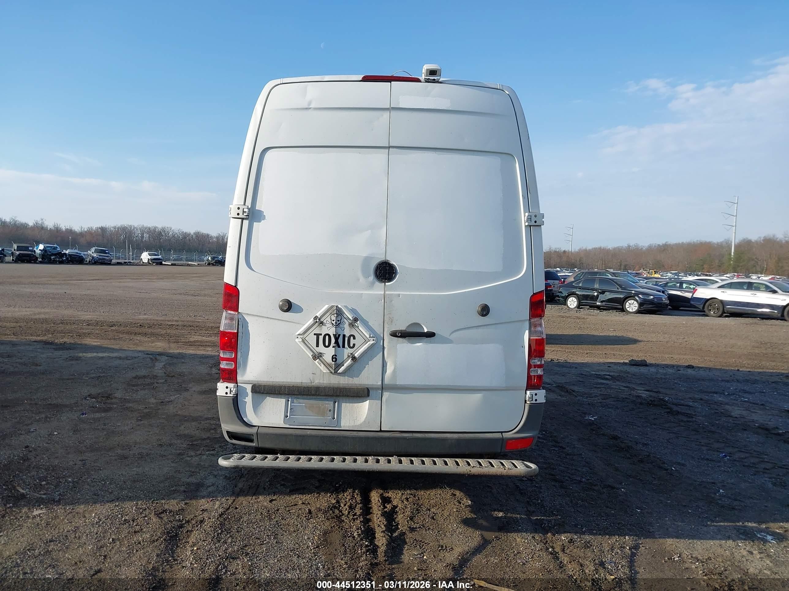 2014 Mercedes-benz Sprinter 2500 High Roof White vin: WD3PE8DE7E5827504