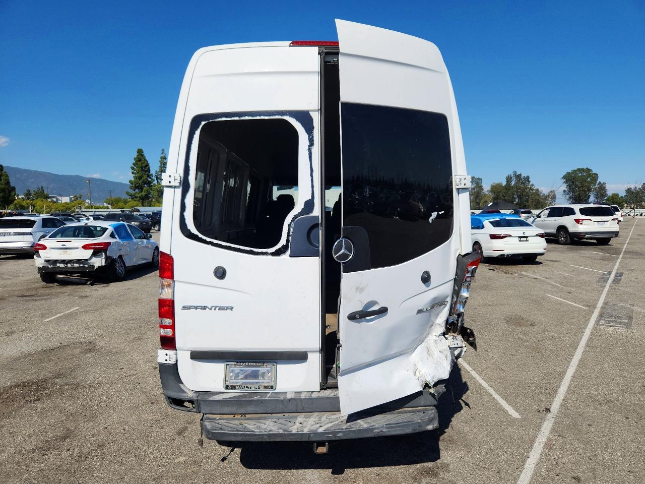 2014 Mercedes-benz Sprinter 2500 White vin: WD4PE8CC9E5859124