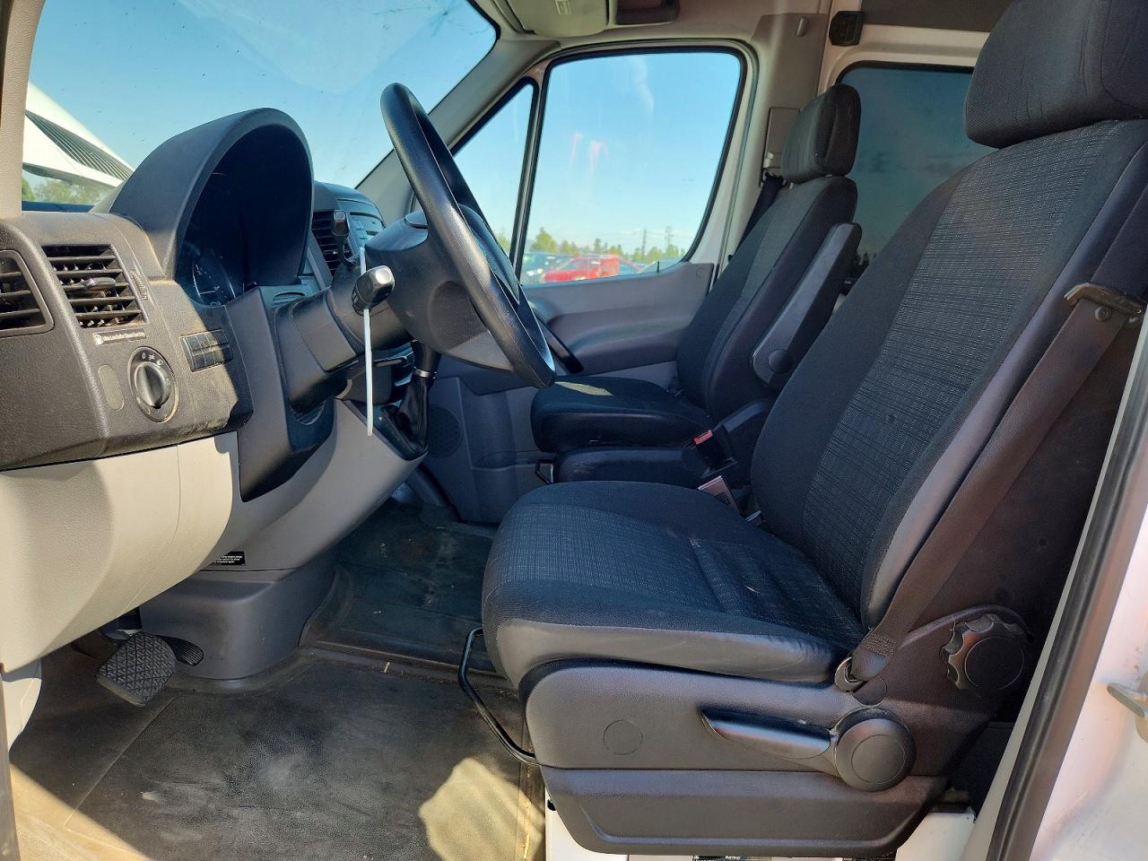 2014 Mercedes-benz Sprinter 2500 White vin: WD4PE8CC9E5859124