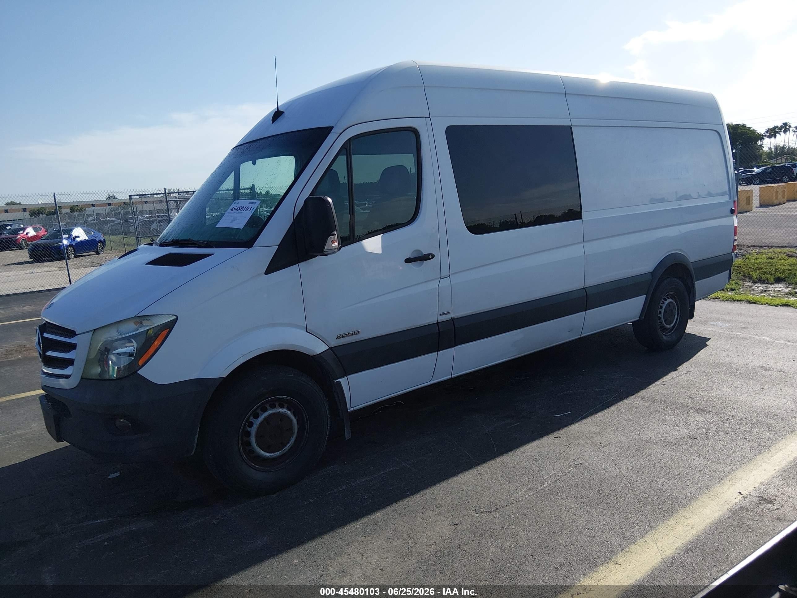 2014 Mercedes-benz Sprinter 2500 High  Roof White vin: WD4PE8DC4E5944404