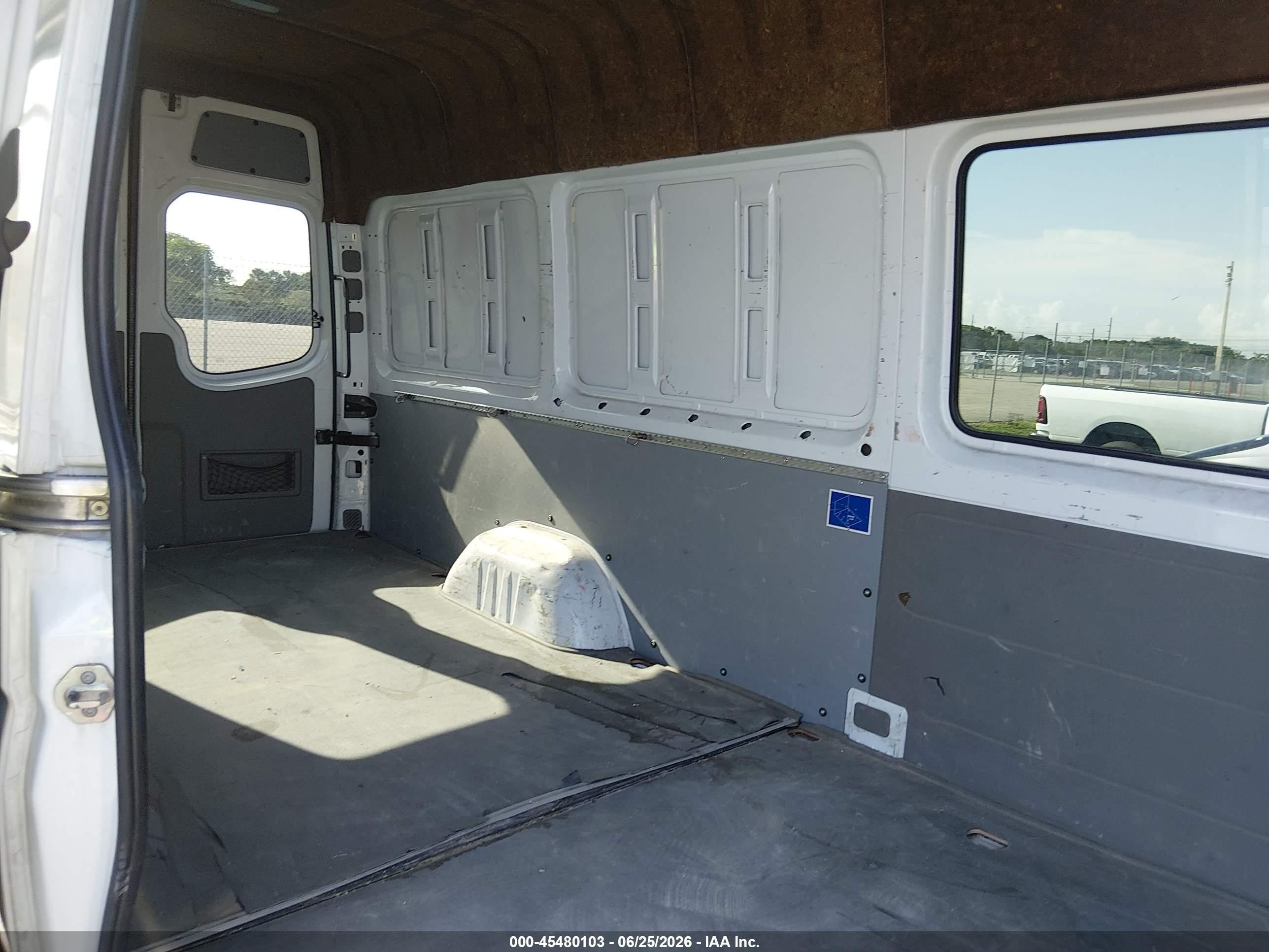 2014 Mercedes-benz Sprinter 2500 High  Roof White vin: WD4PE8DC4E5944404