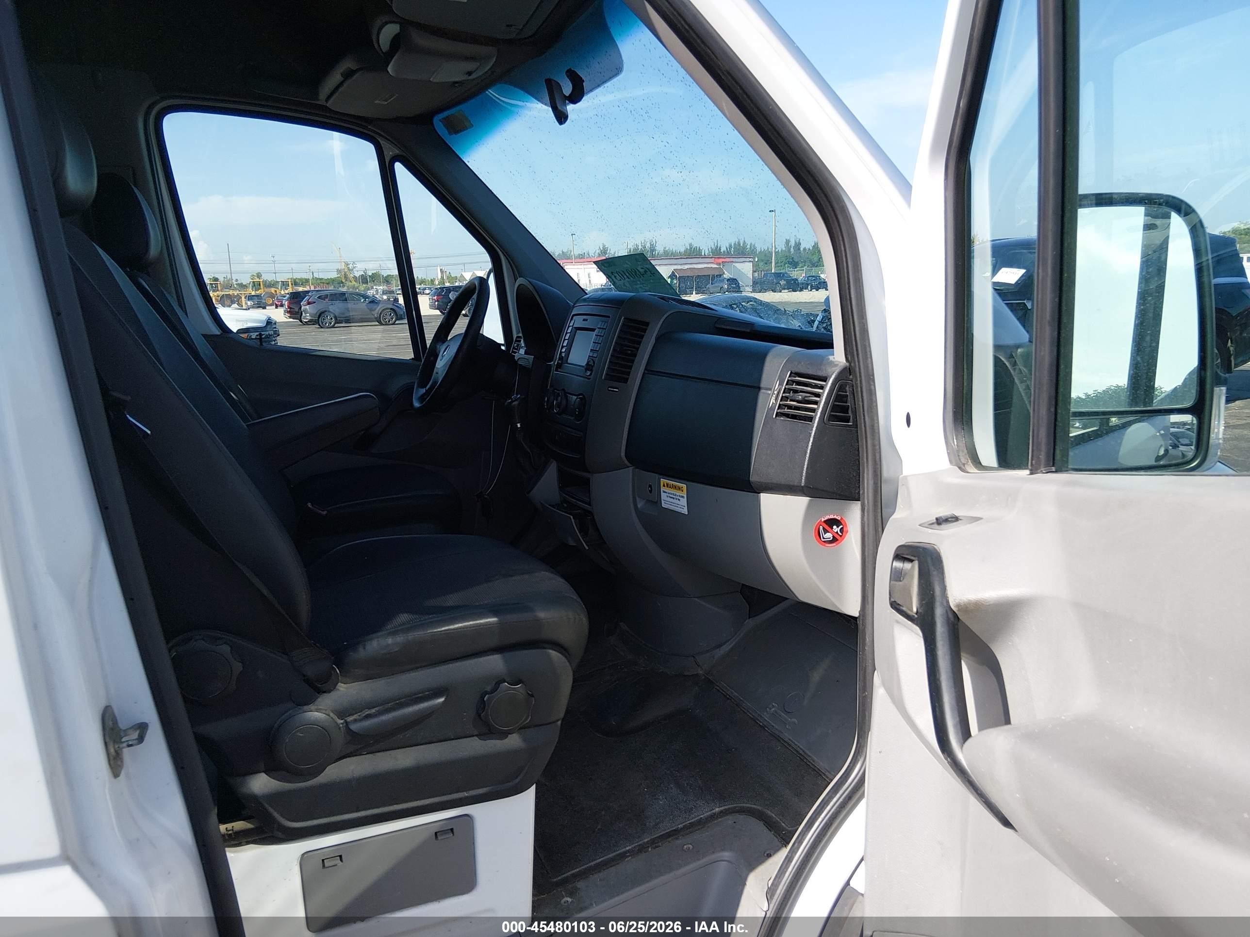 2014 Mercedes-benz Sprinter 2500 High  Roof White vin: WD4PE8DC4E5944404