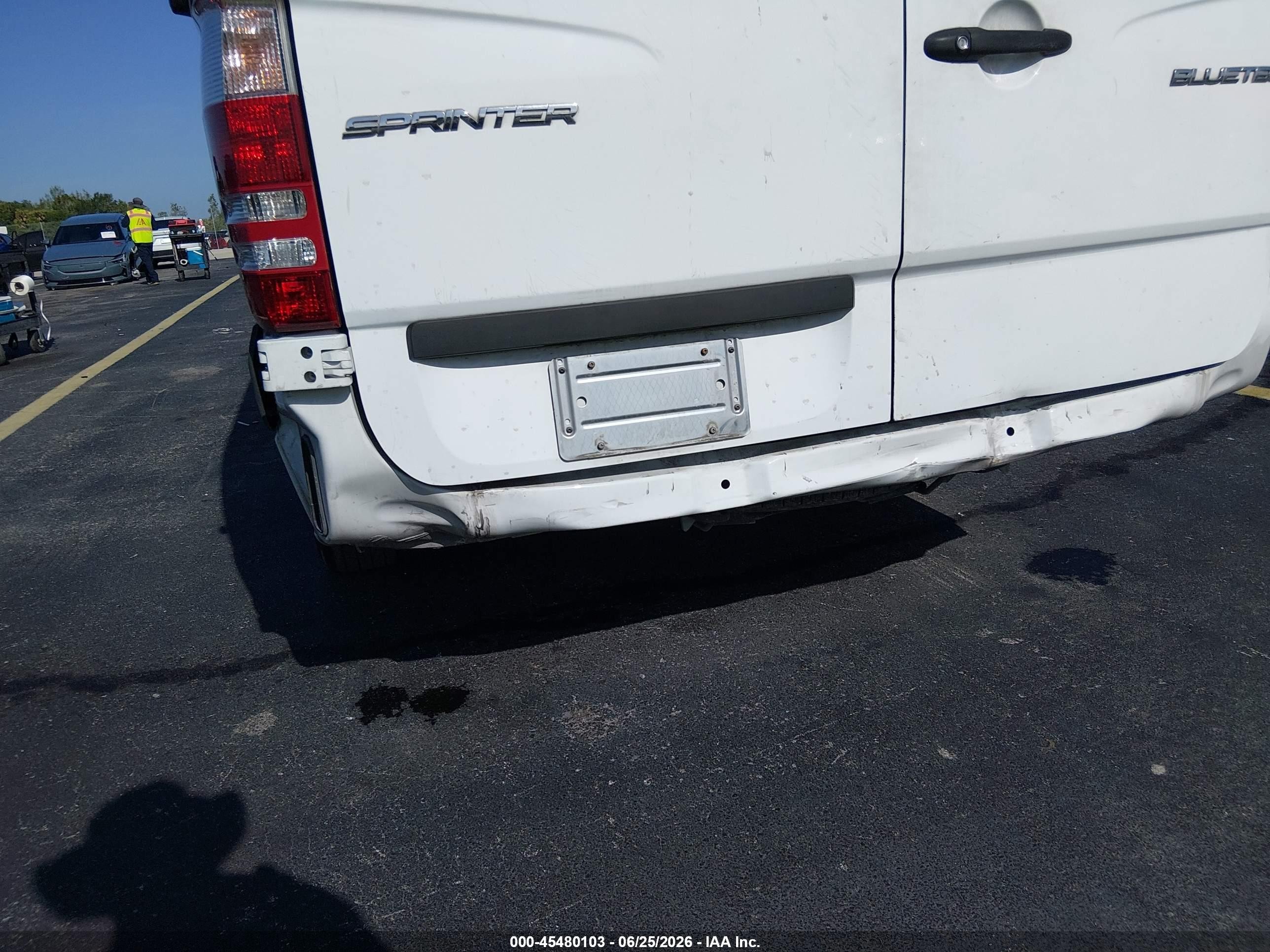 2014 Mercedes-benz Sprinter 2500 High  Roof White vin: WD4PE8DC4E5944404