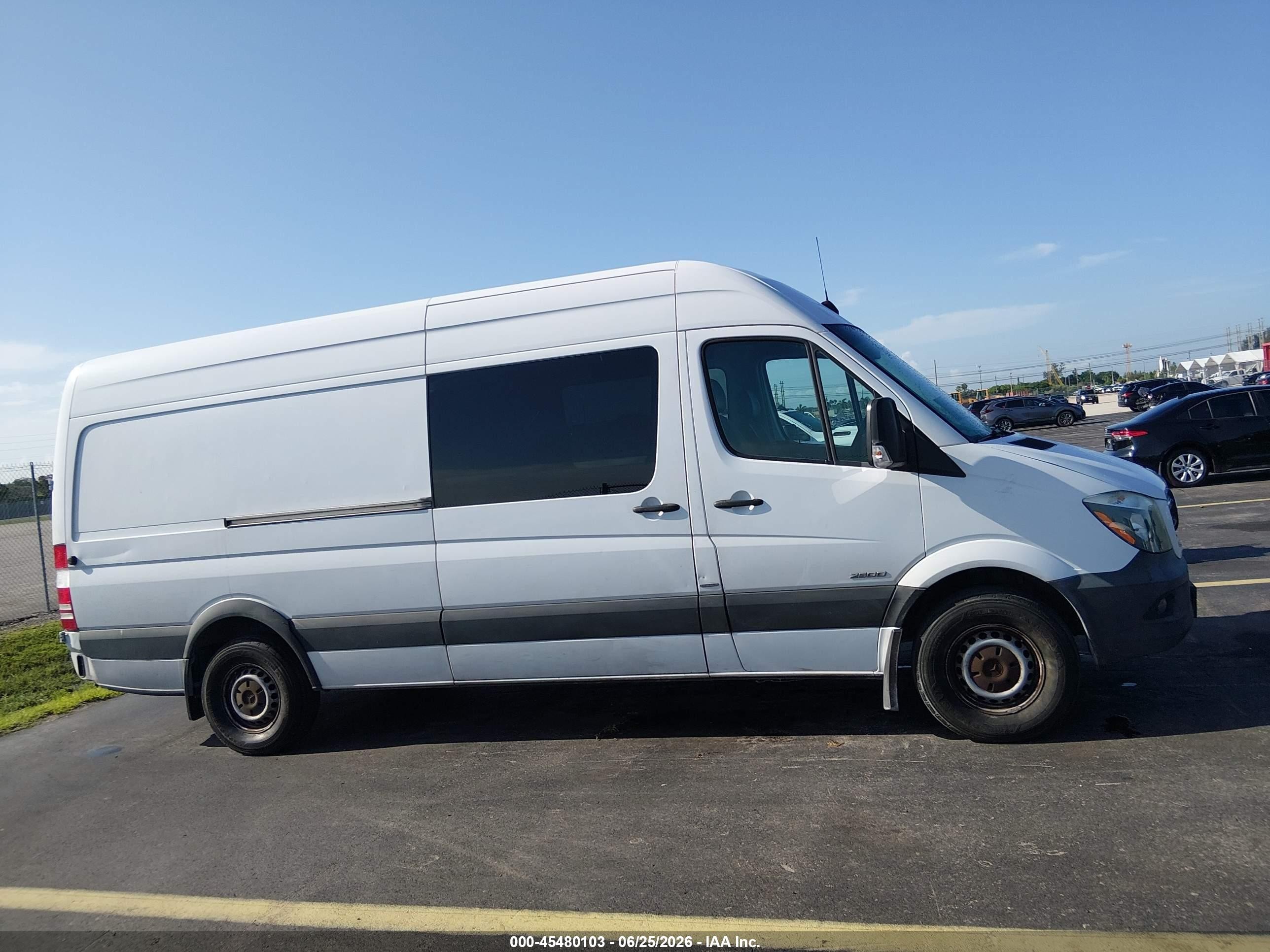2014 Mercedes-benz Sprinter 2500 High  Roof White vin: WD4PE8DC4E5944404