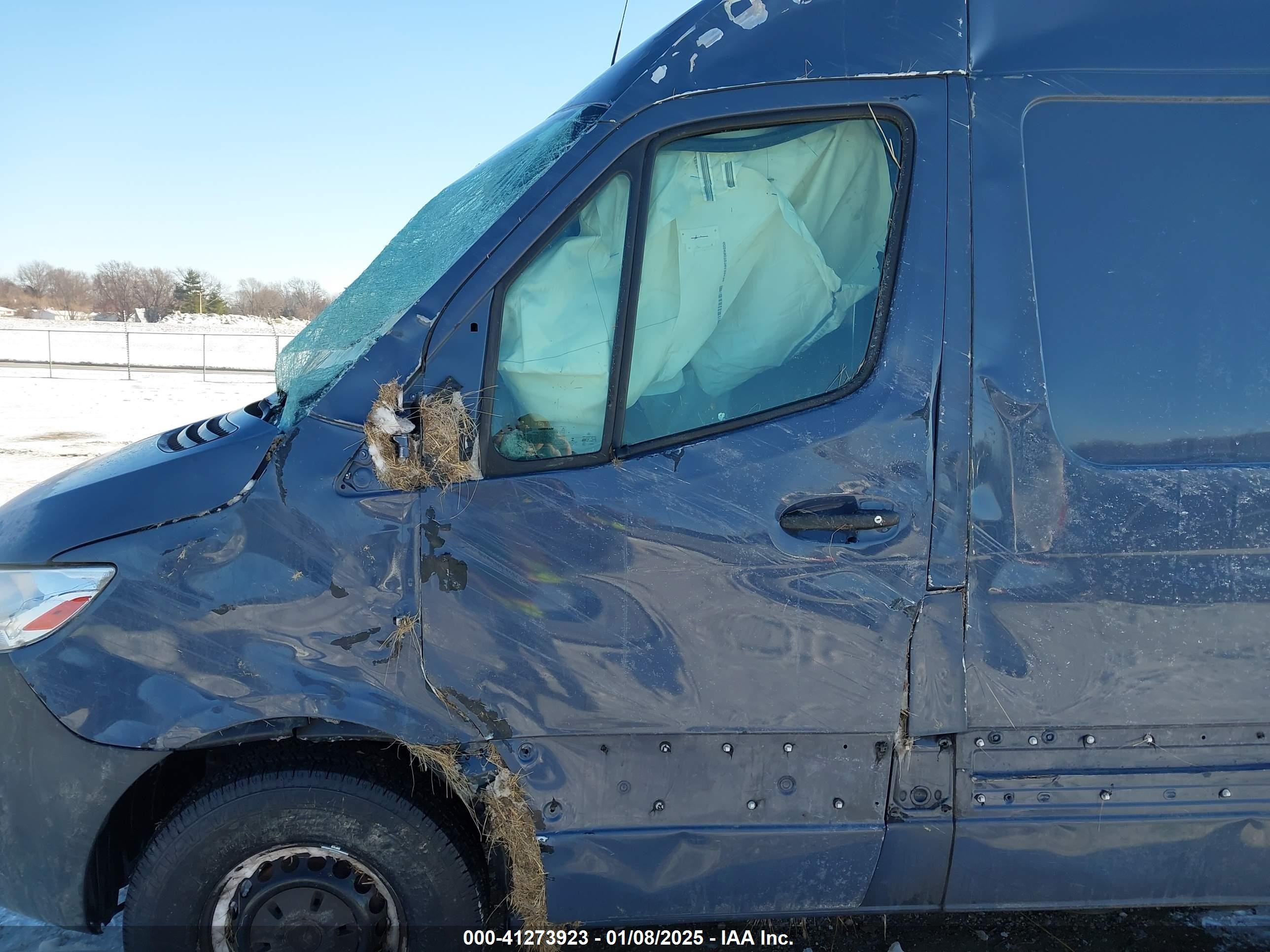 2019 Mercedes-benz Sprinter 2500 High Roof V6/standard Roof V6 Blue vin: WD4PF0CD5KP047777