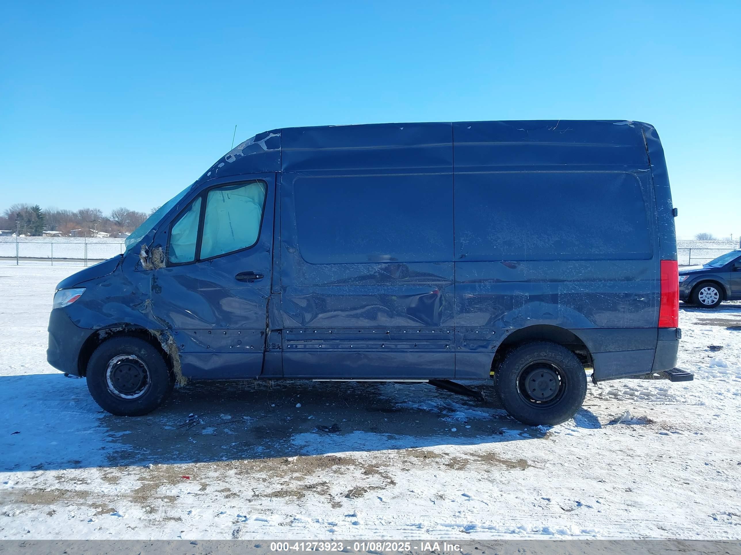 2019 Mercedes-benz Sprinter 2500 High Roof V6/standard Roof V6 Blue vin: WD4PF0CD5KP047777