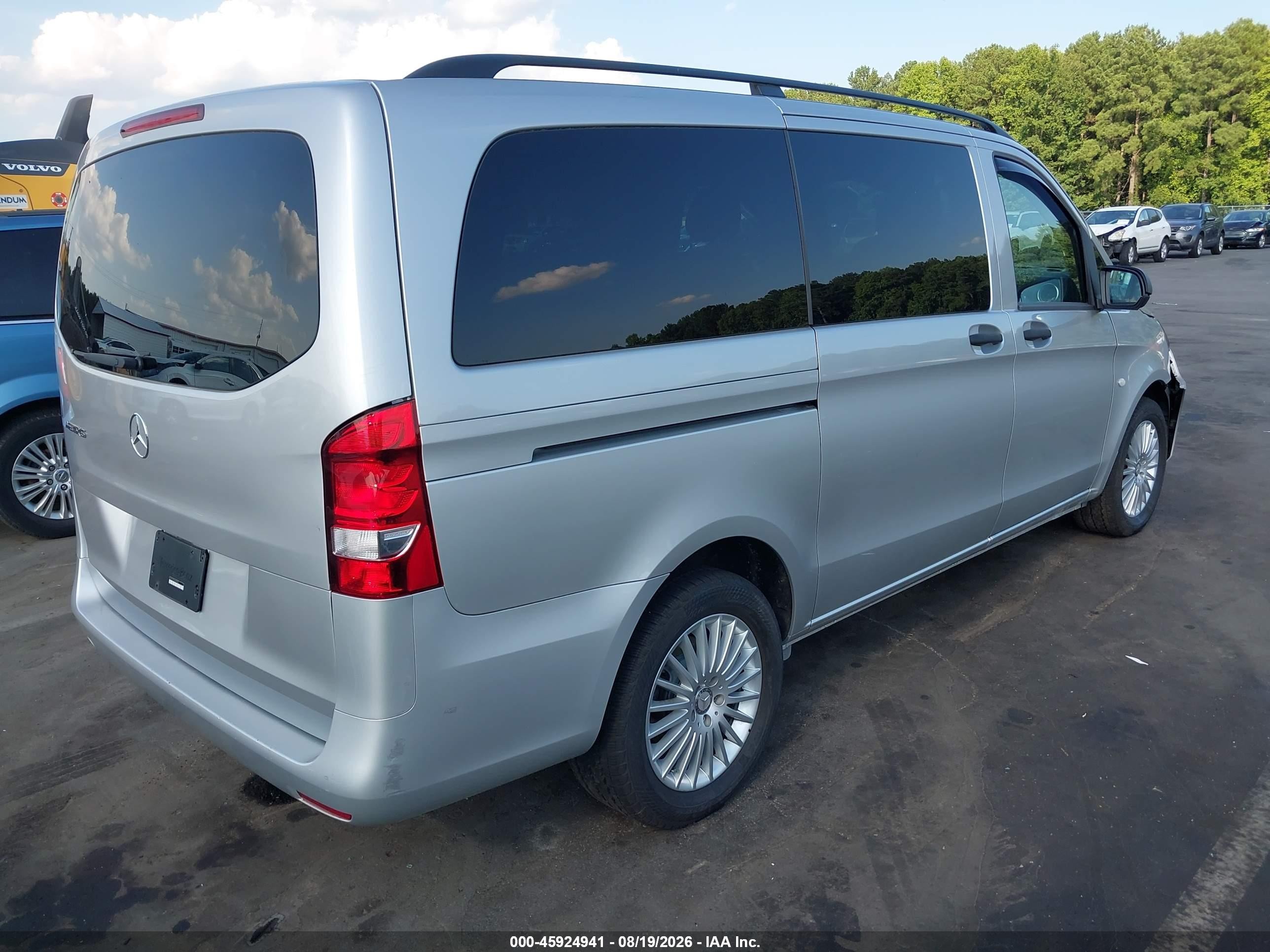 2018 Mercedes-benz Metris Серебряный vin: WD4PG2EE8J3394735