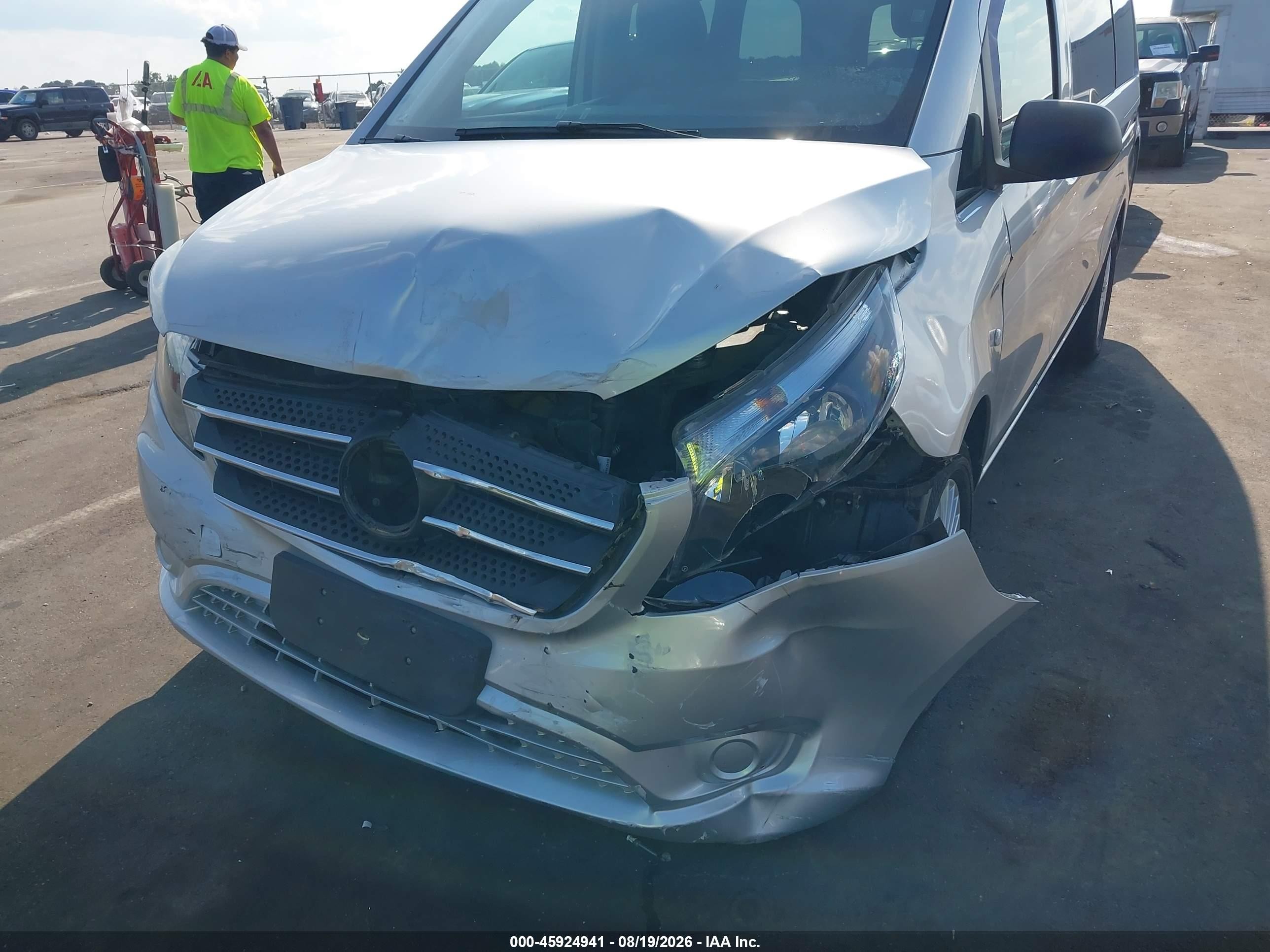 2018 Mercedes-benz Metris Серебряный vin: WD4PG2EE8J3394735