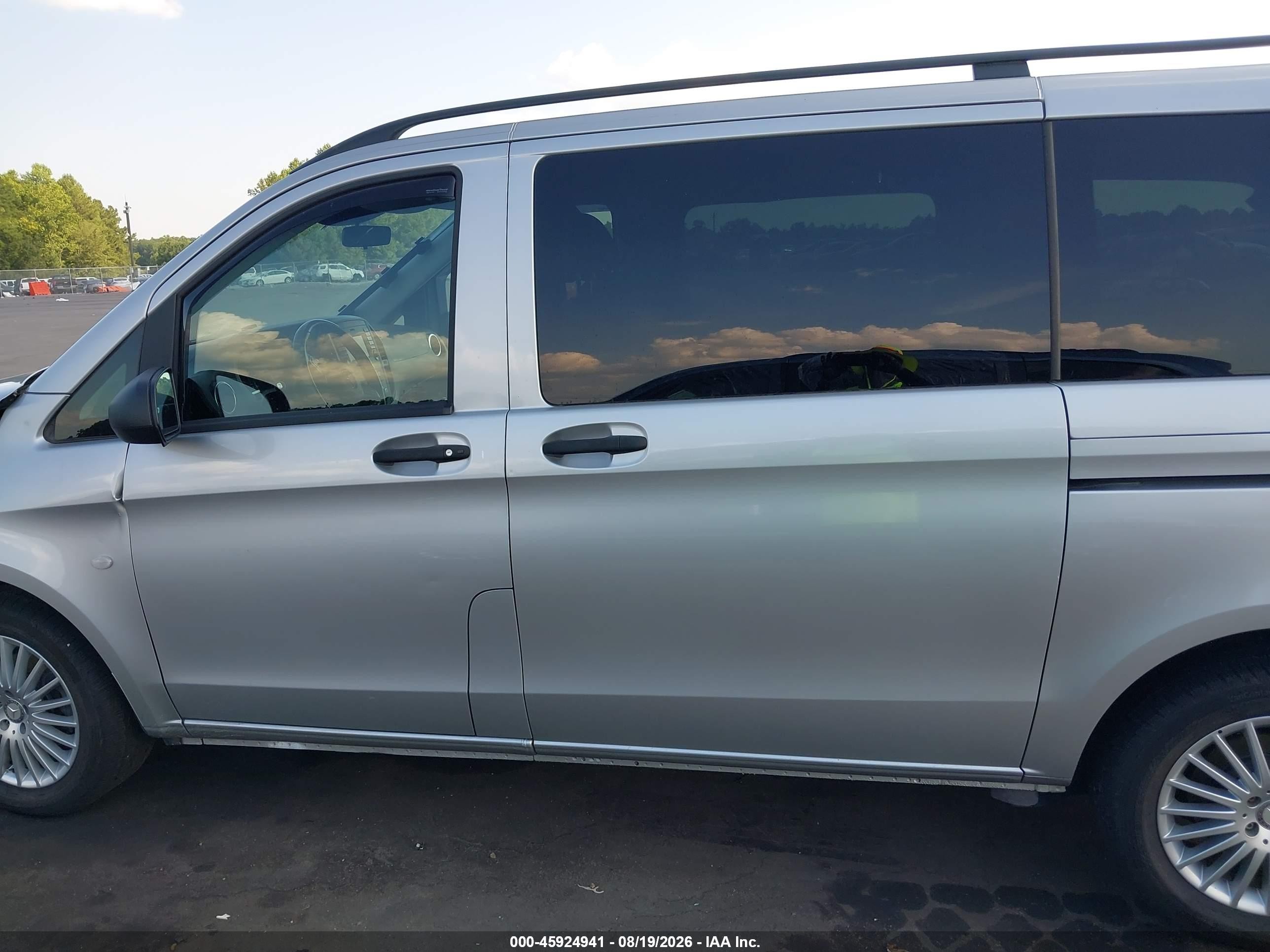 2018 Mercedes-benz Metris Серебряный vin: WD4PG2EE8J3394735