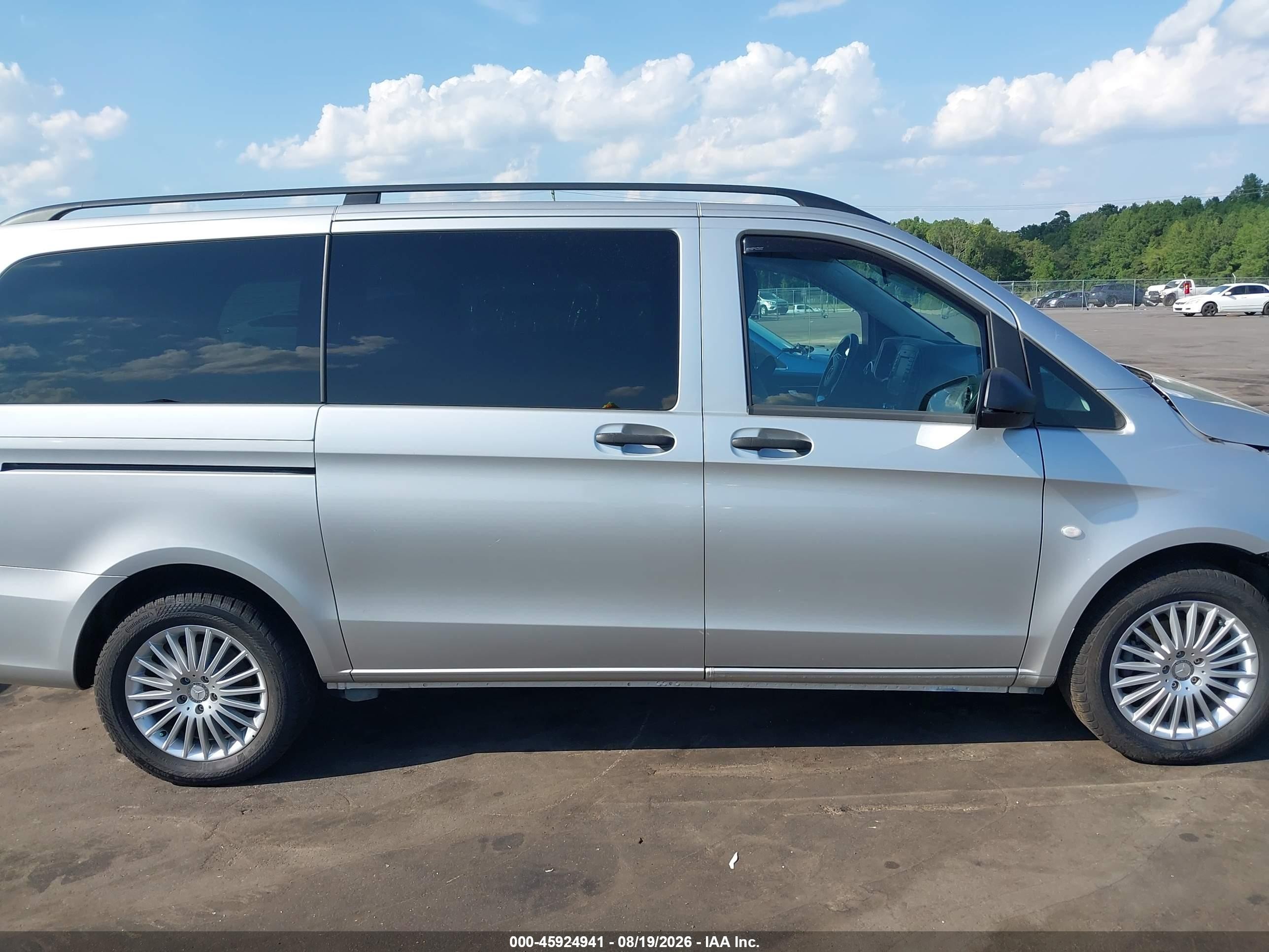 2018 Mercedes-benz Metris Серебряный vin: WD4PG2EE8J3394735