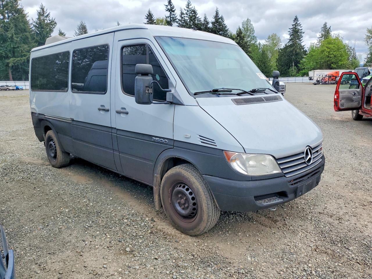 2005 Dodge Sprinter 2500 Two Tone vin: WD8PD644455802911
