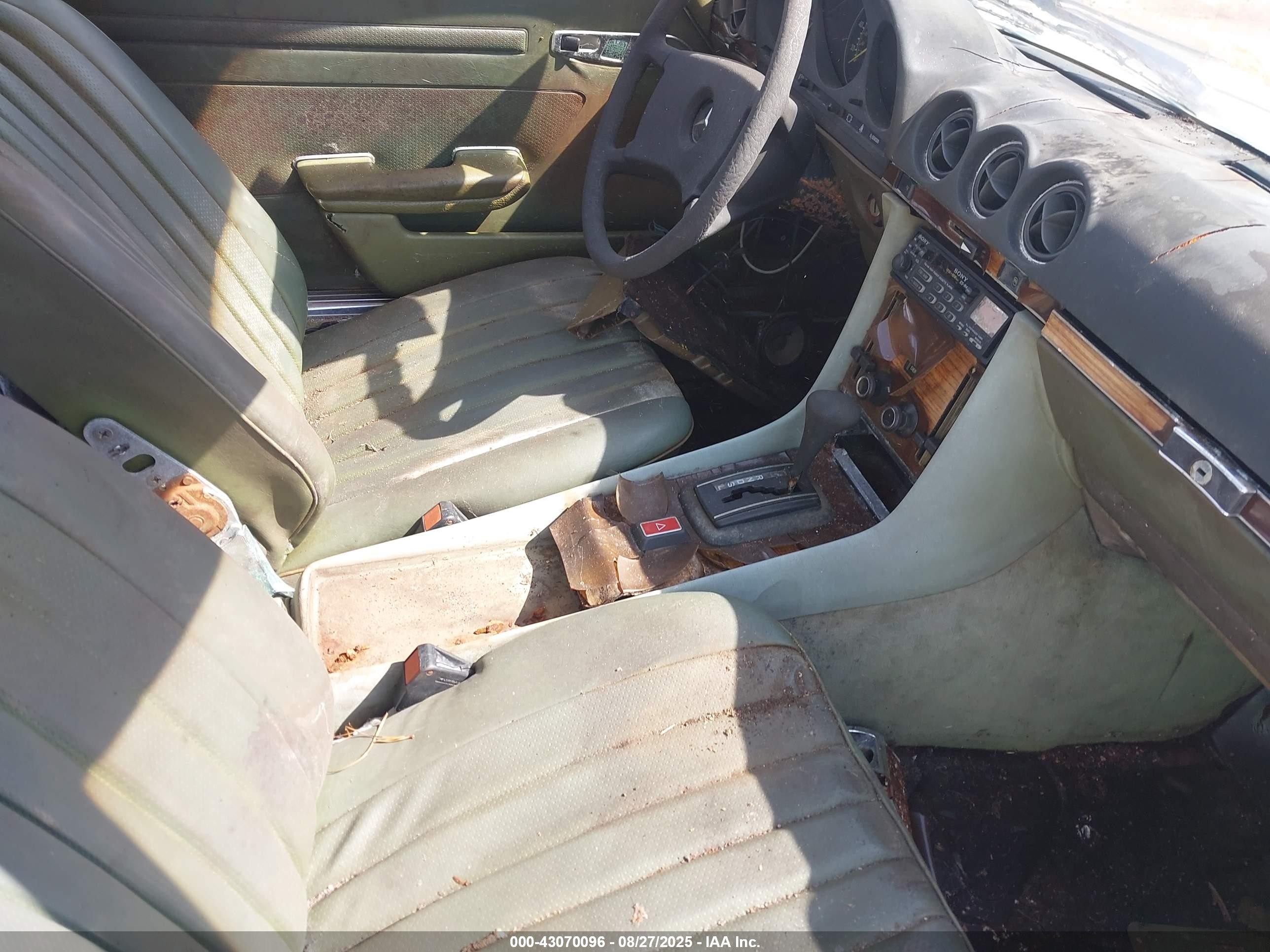 1980 Mercedes-benz 280 Series Champagne vin: WDB10704212008417