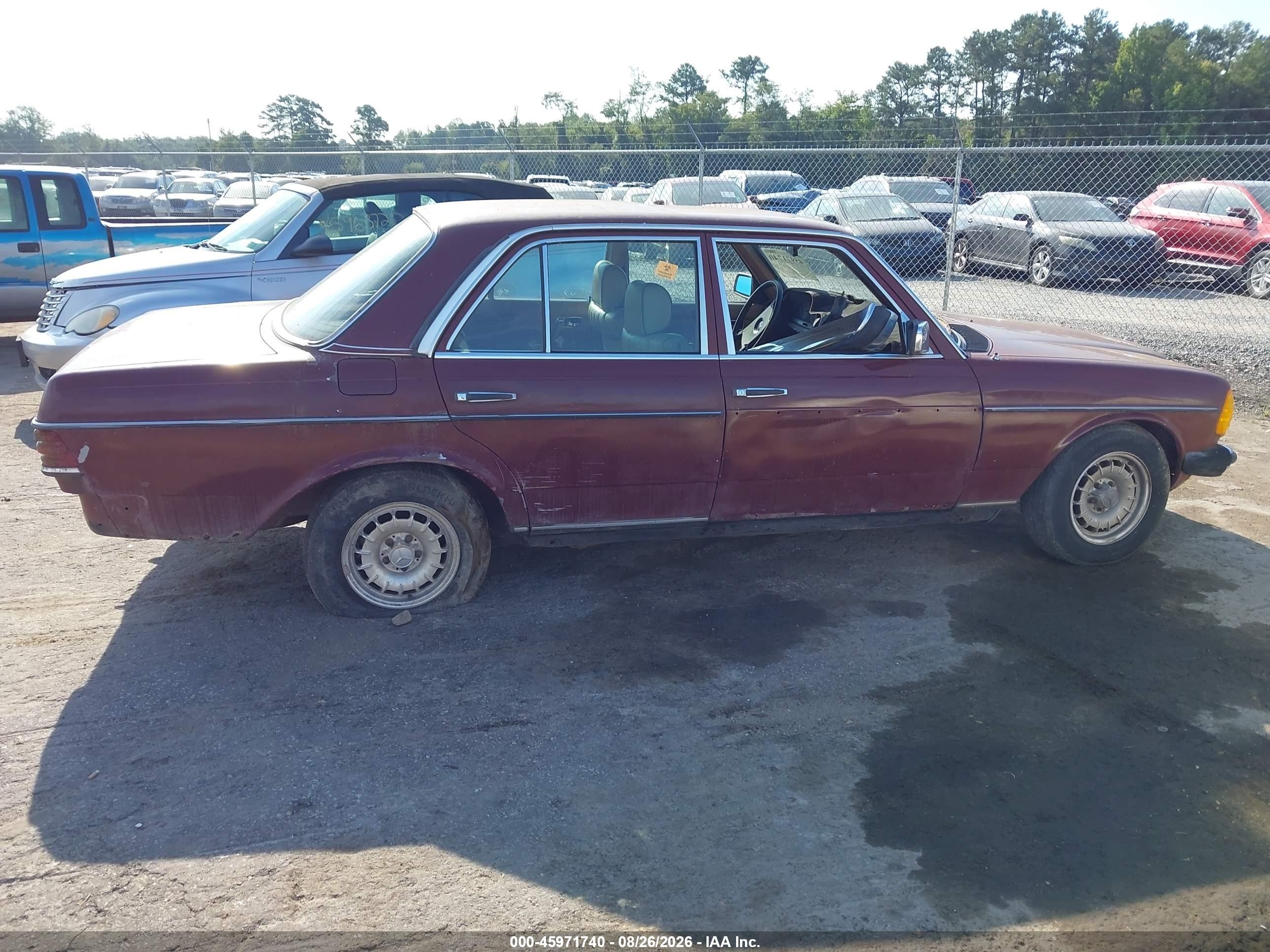 1983 Mercedes-benz B   Red vin: WDB12313012296828