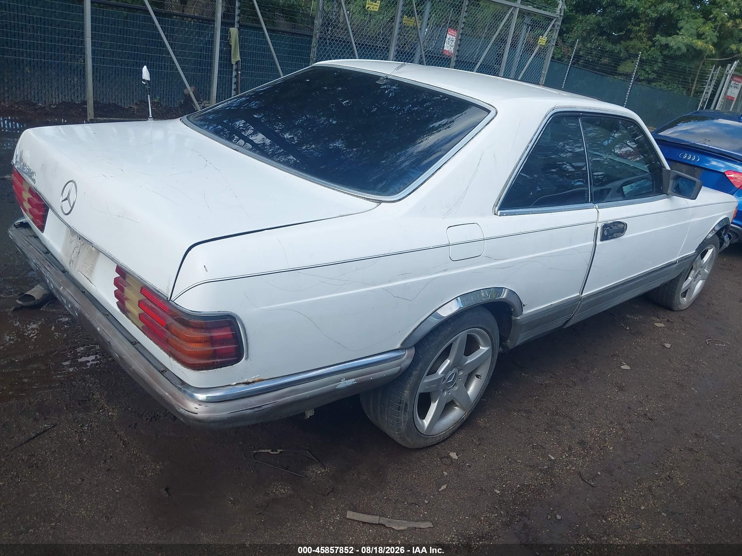 1982 Mercedes C500 White vin: WDB12604412000092