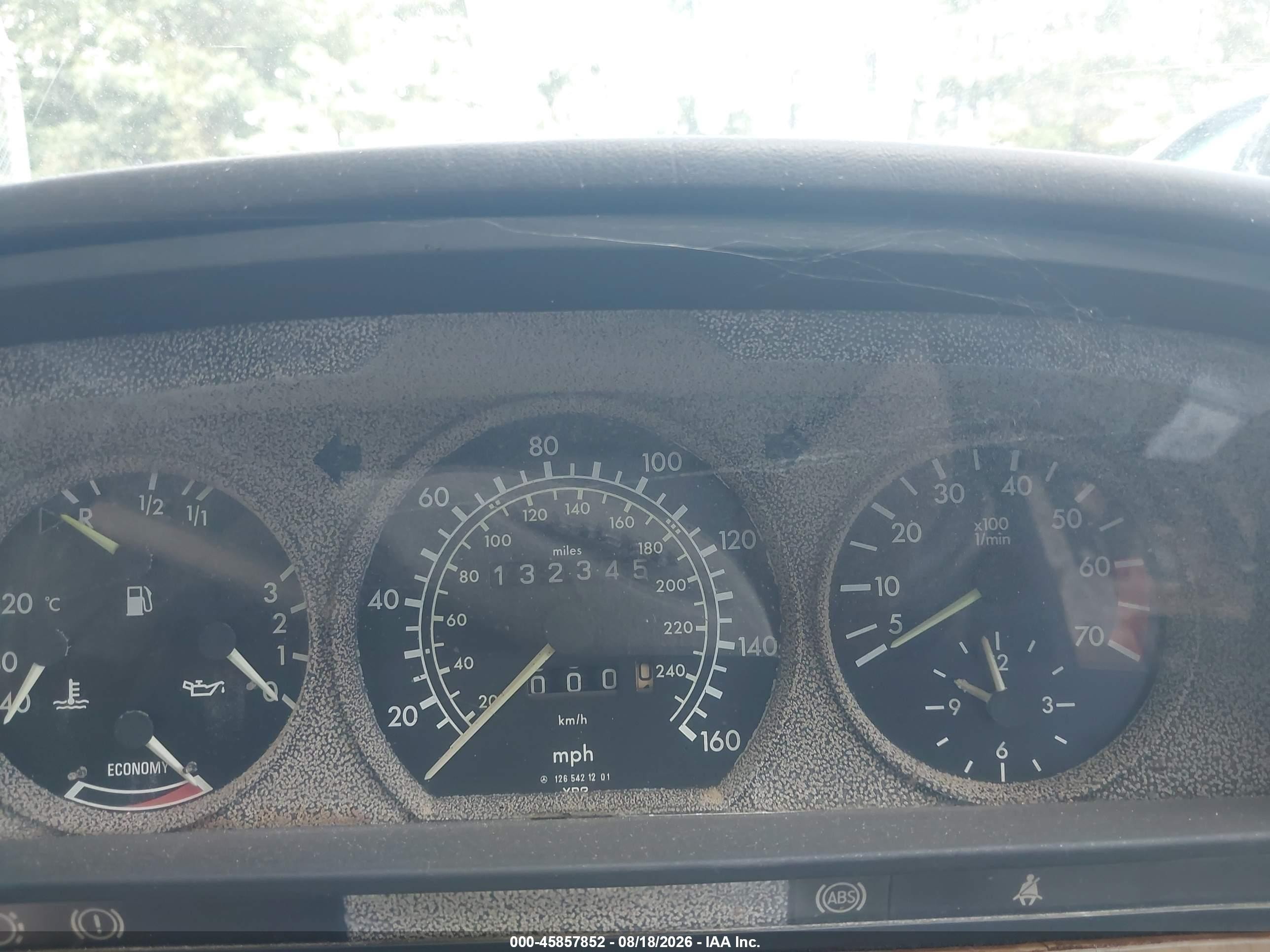 1982 Mercedes C500 White vin: WDB12604412000092