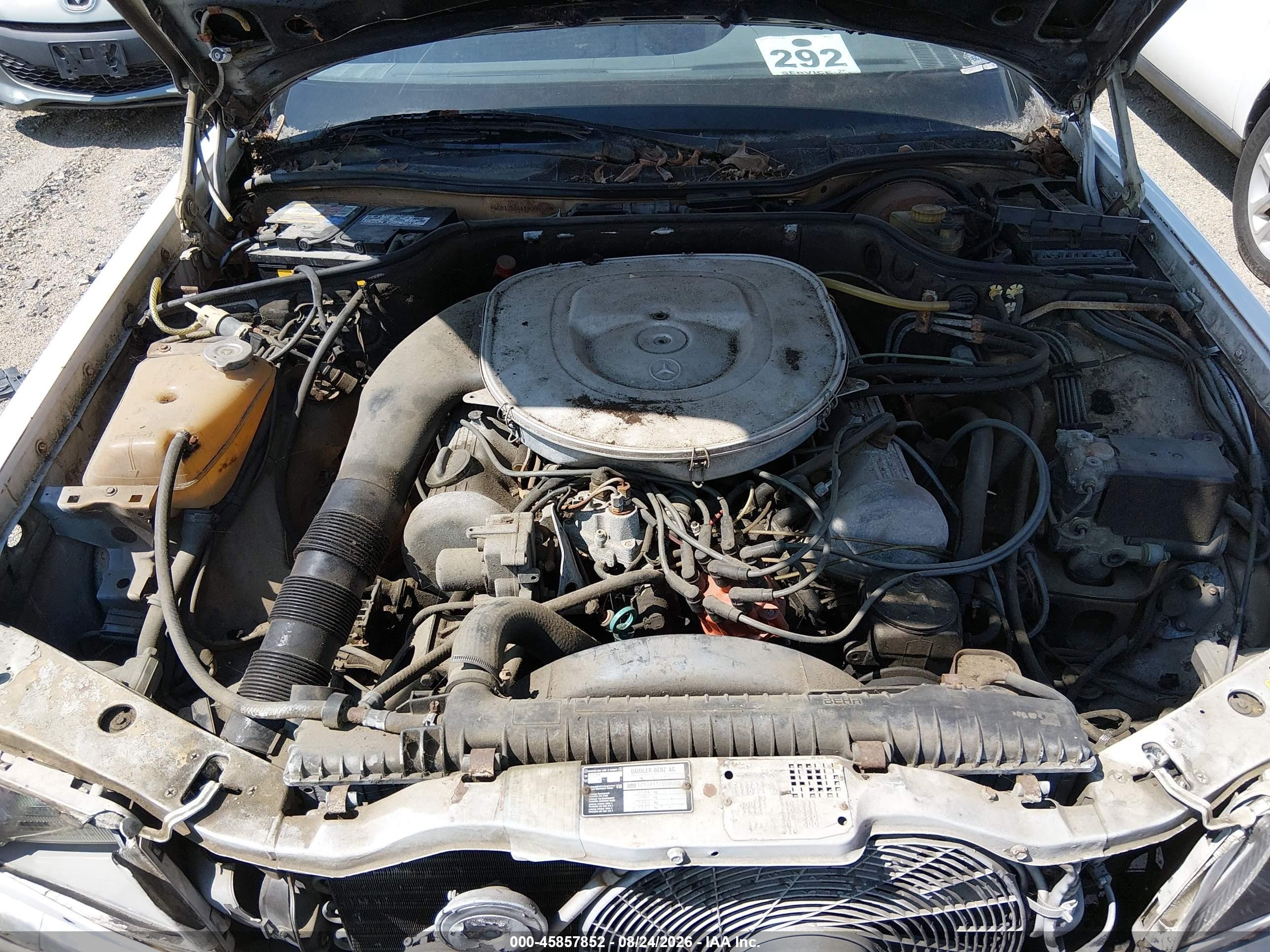 1982 Mercedes C500 White vin: WDB12604412000092