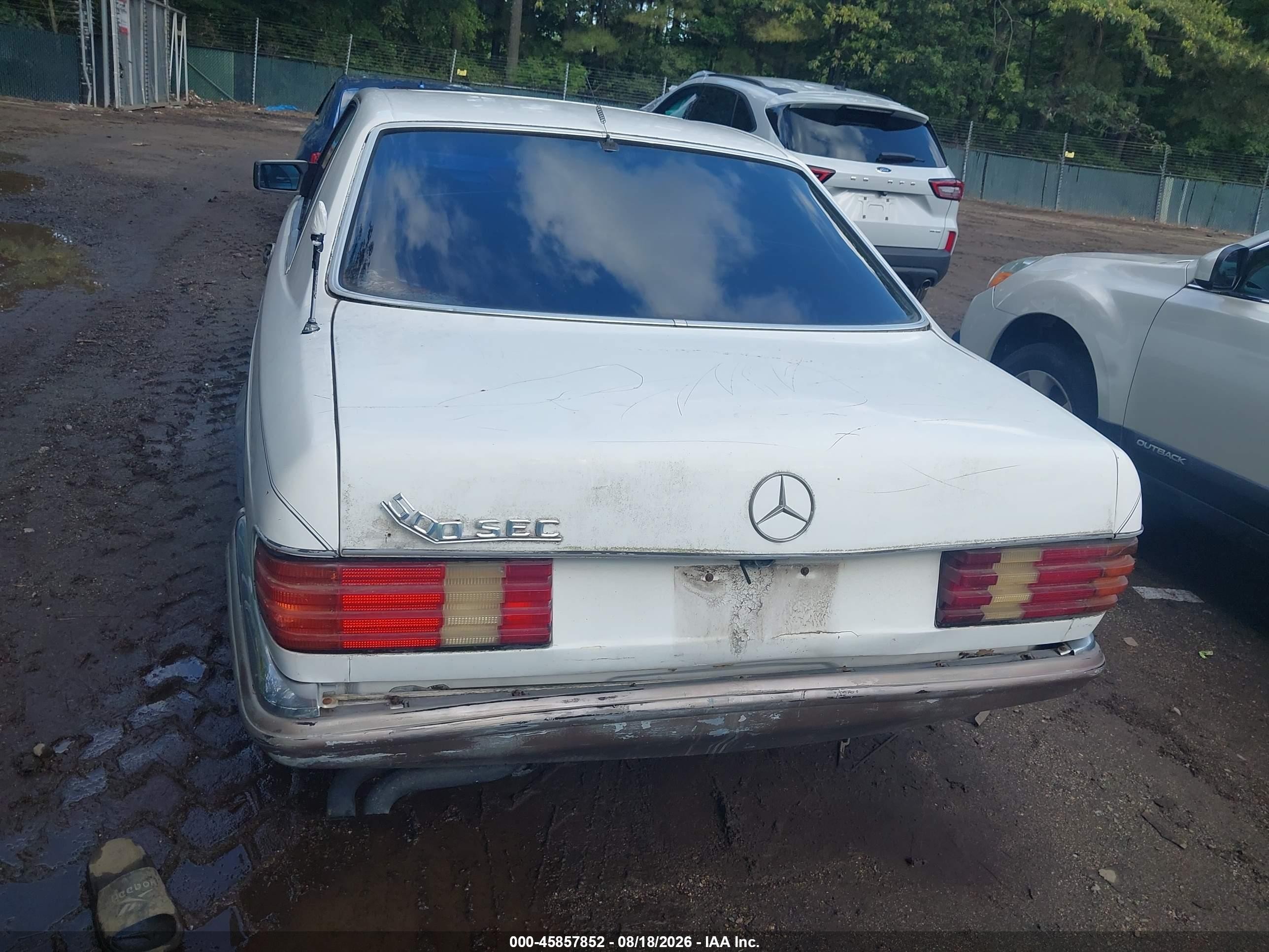 1982 Mercedes C500 White vin: WDB12604412000092