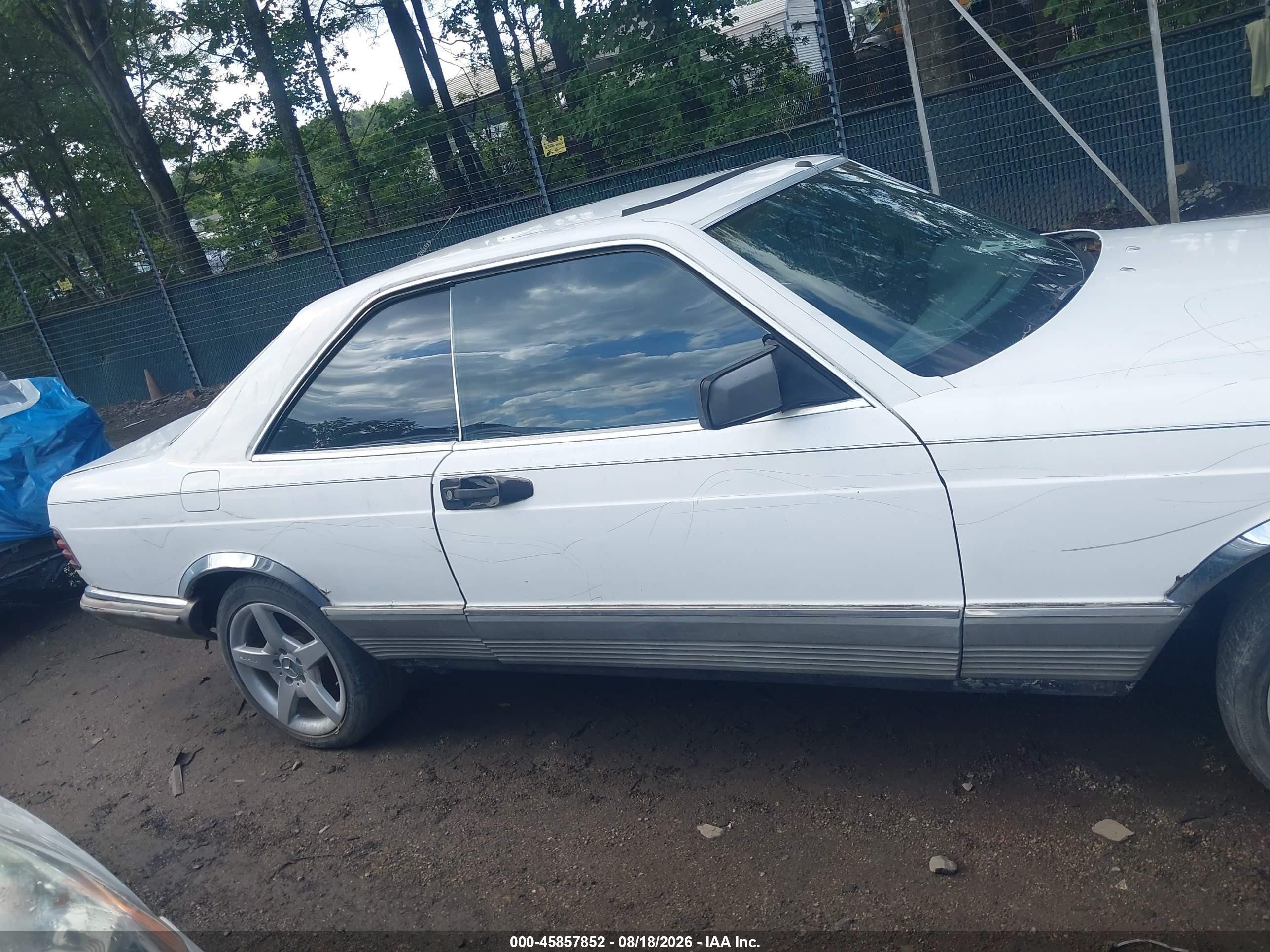 1982 Mercedes C500 White vin: WDB12604412000092
