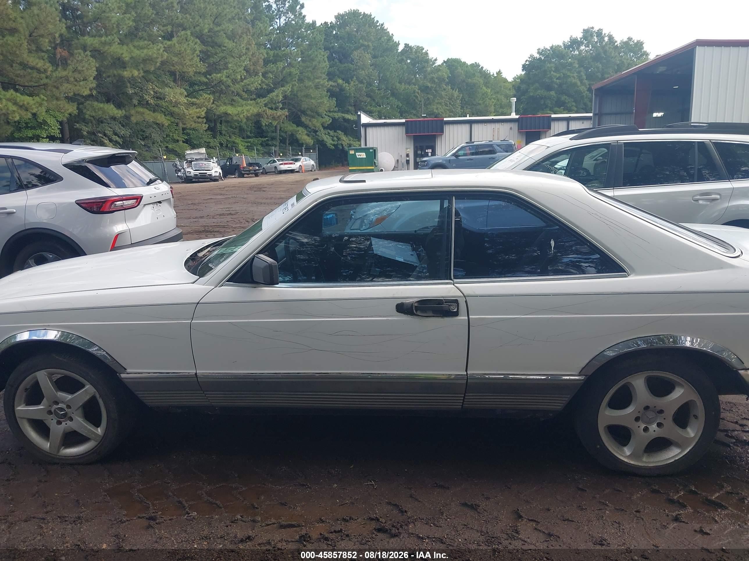 1982 Mercedes C500 White vin: WDB12604412000092
