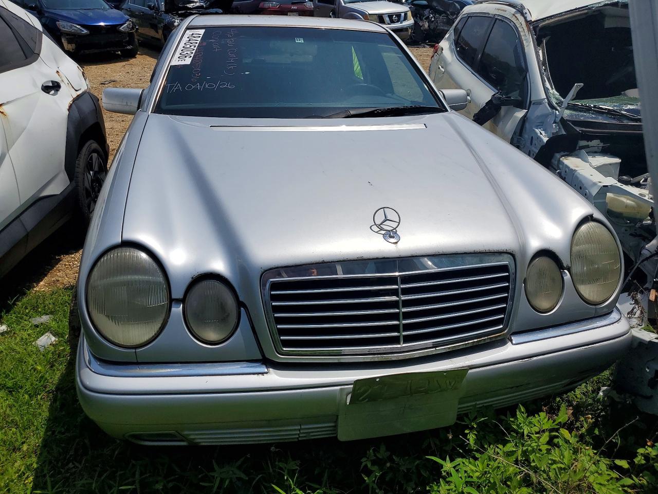 1996 Mercedes Benz E-class E320 Серебряный vin: WDB2100551A228994