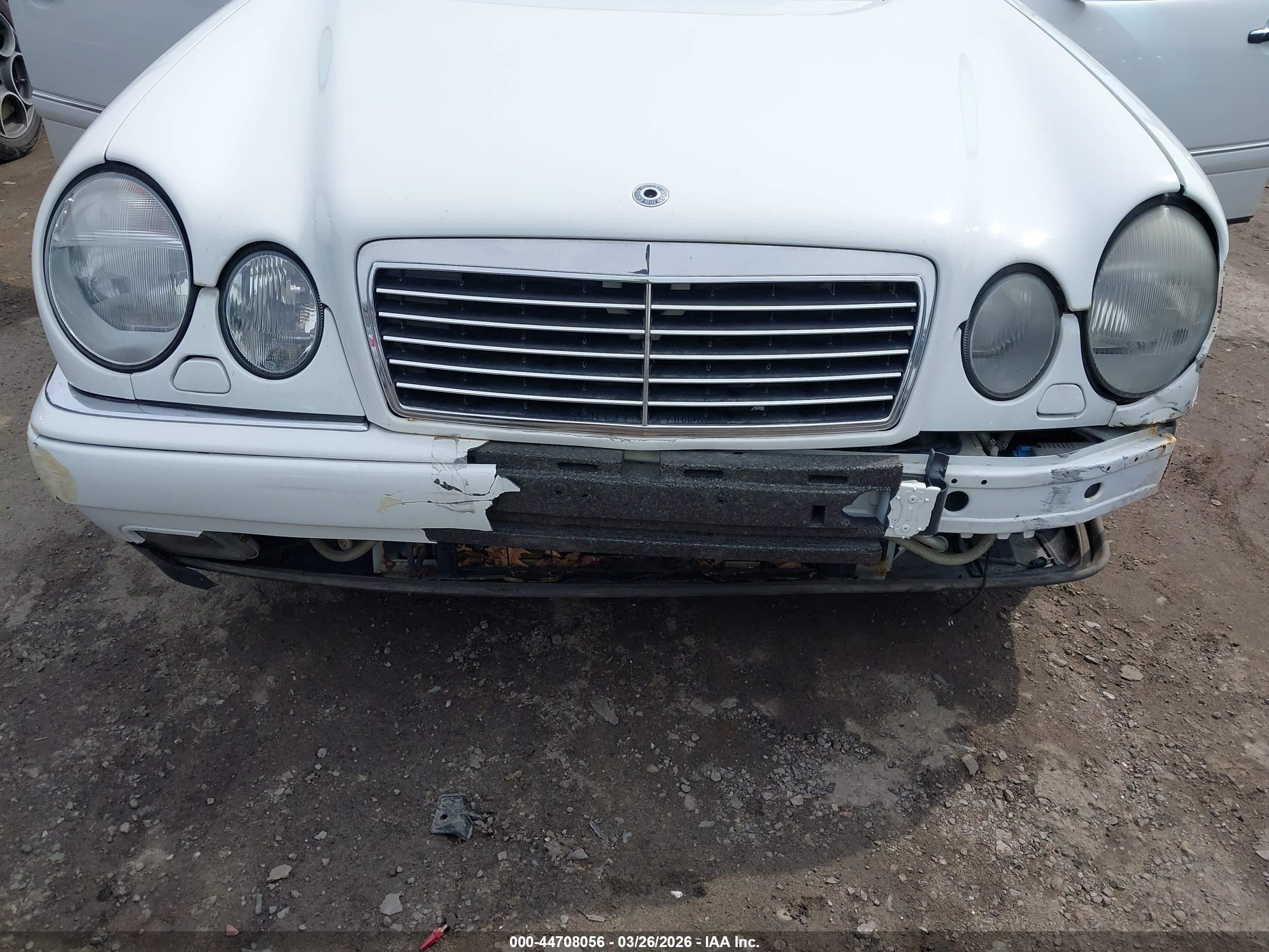 1998 Mercedes-benz E430   White vin: WDB2100702A625772