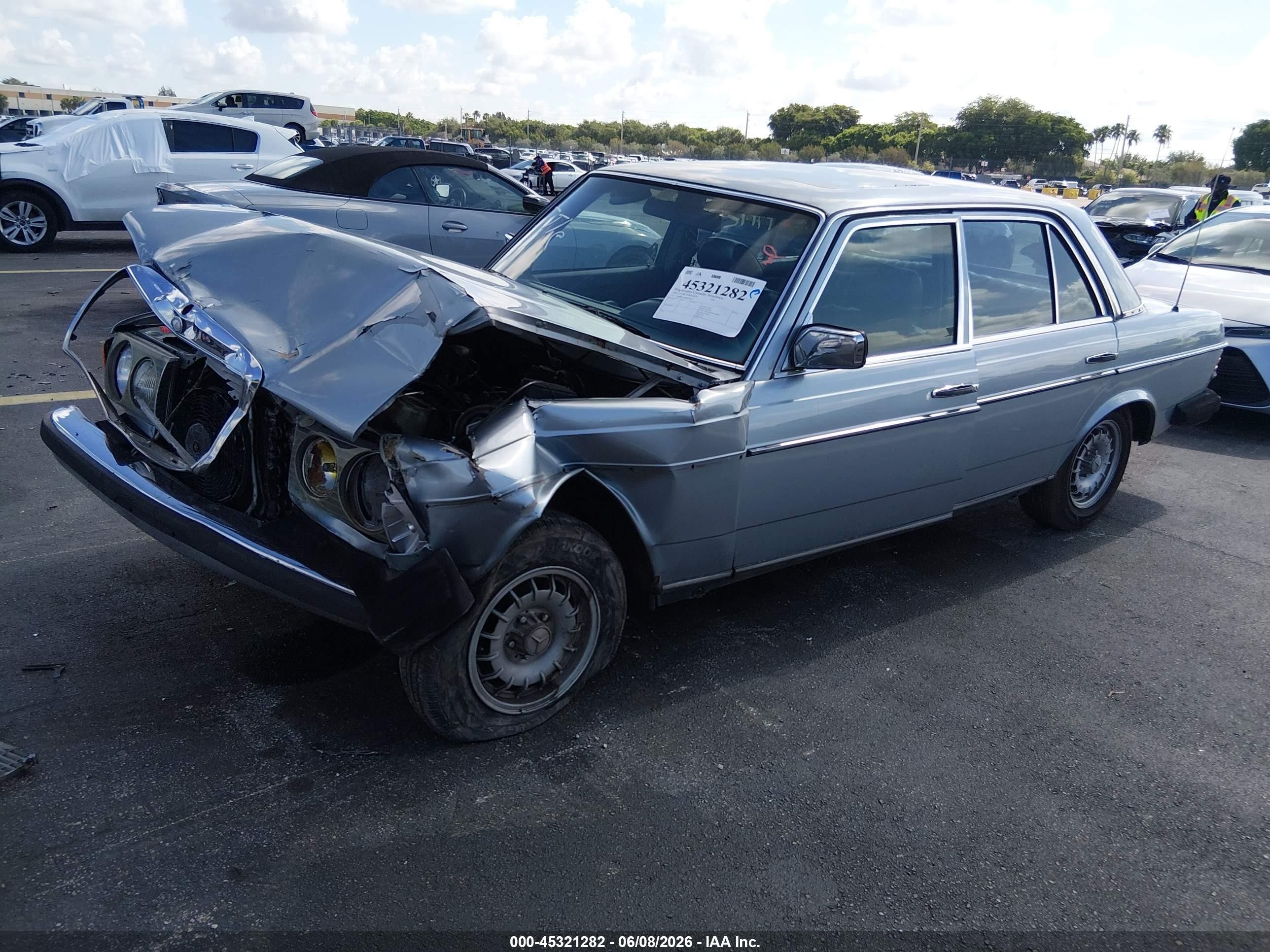 1982 Mercedes-benz 240 D Серый vin: WDBAB23A2CB338375