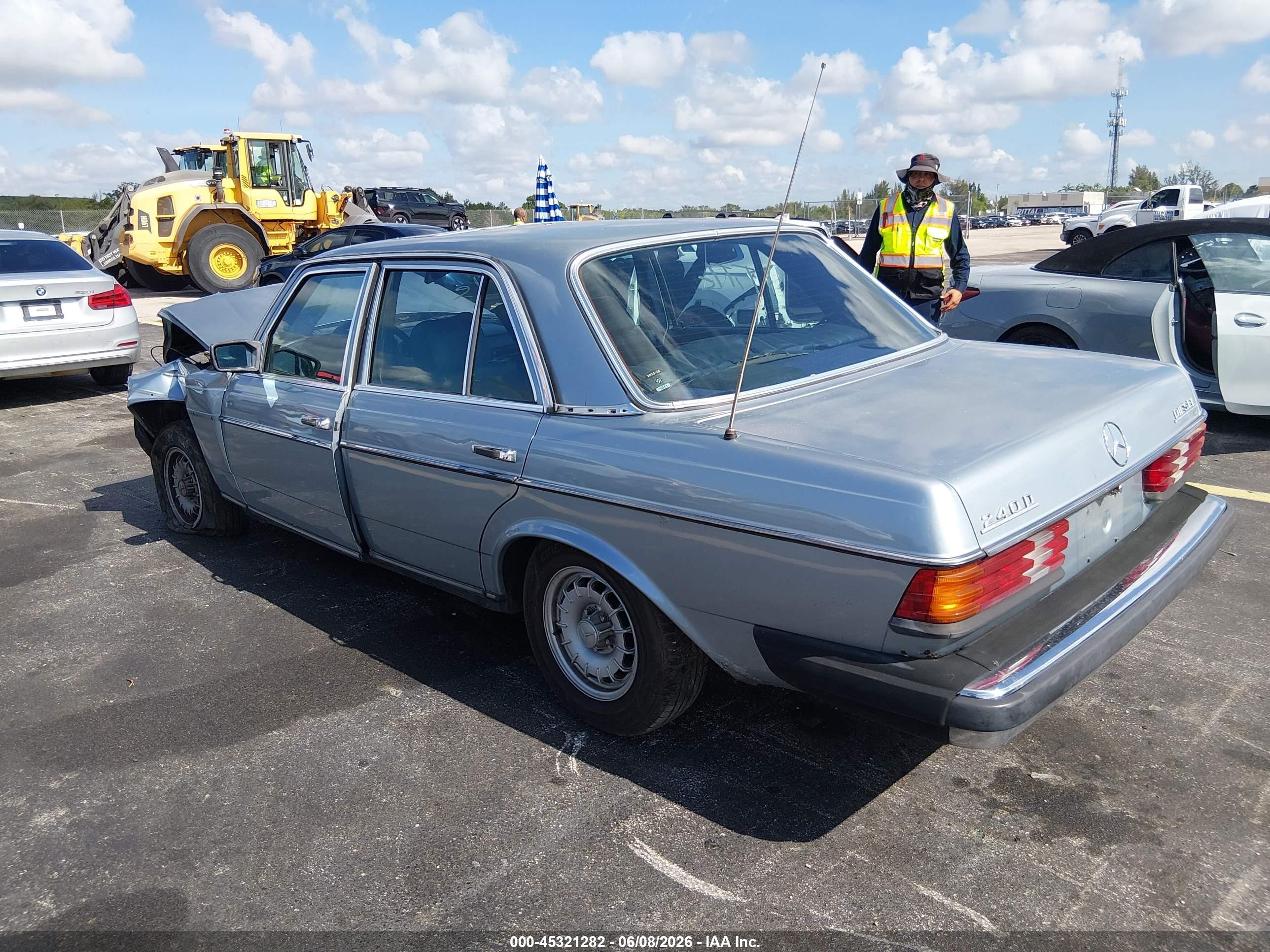 1982 Mercedes-benz 240 D Серый vin: WDBAB23A2CB338375