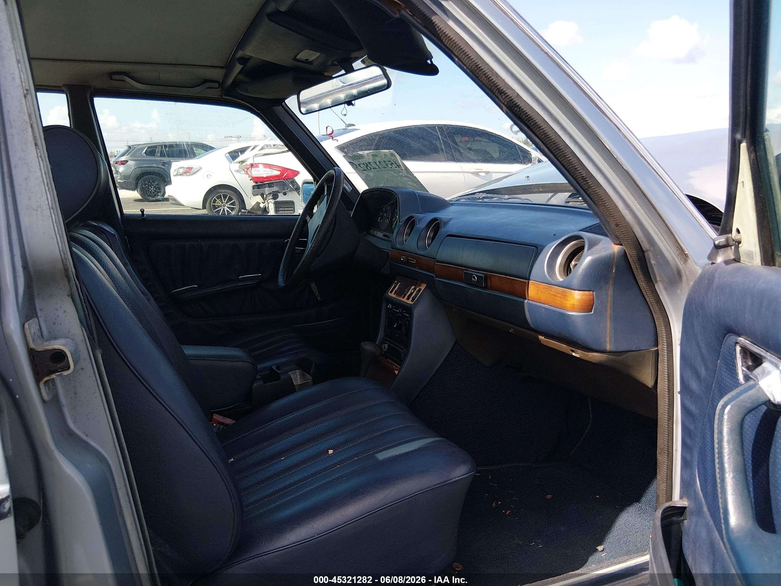 1982 Mercedes-benz 240 D Серый vin: WDBAB23A2CB338375