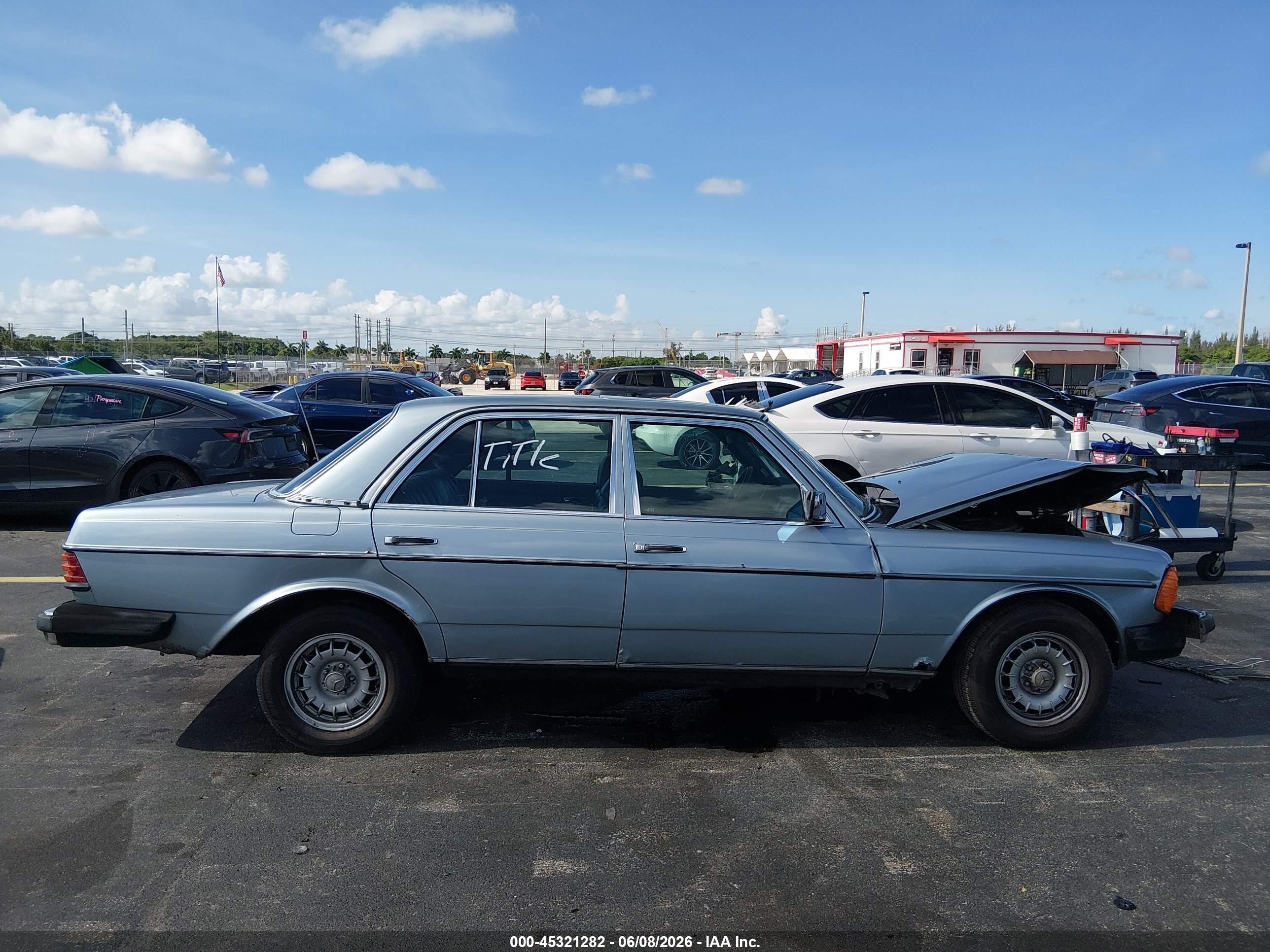 1982 Mercedes-benz 240 D Серый vin: WDBAB23A2CB338375