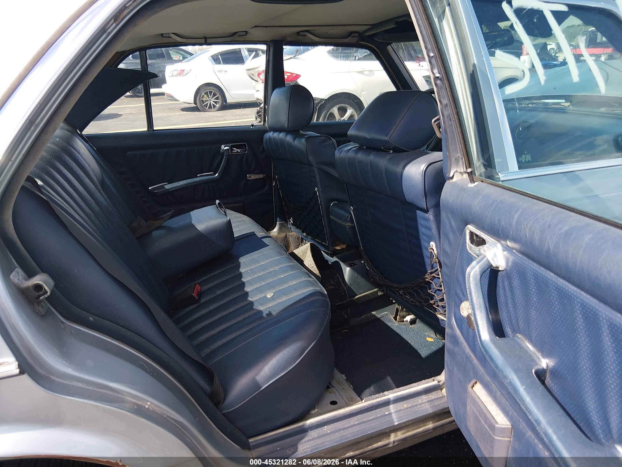 1982 Mercedes-benz 240 D Серый vin: WDBAB23A2CB338375