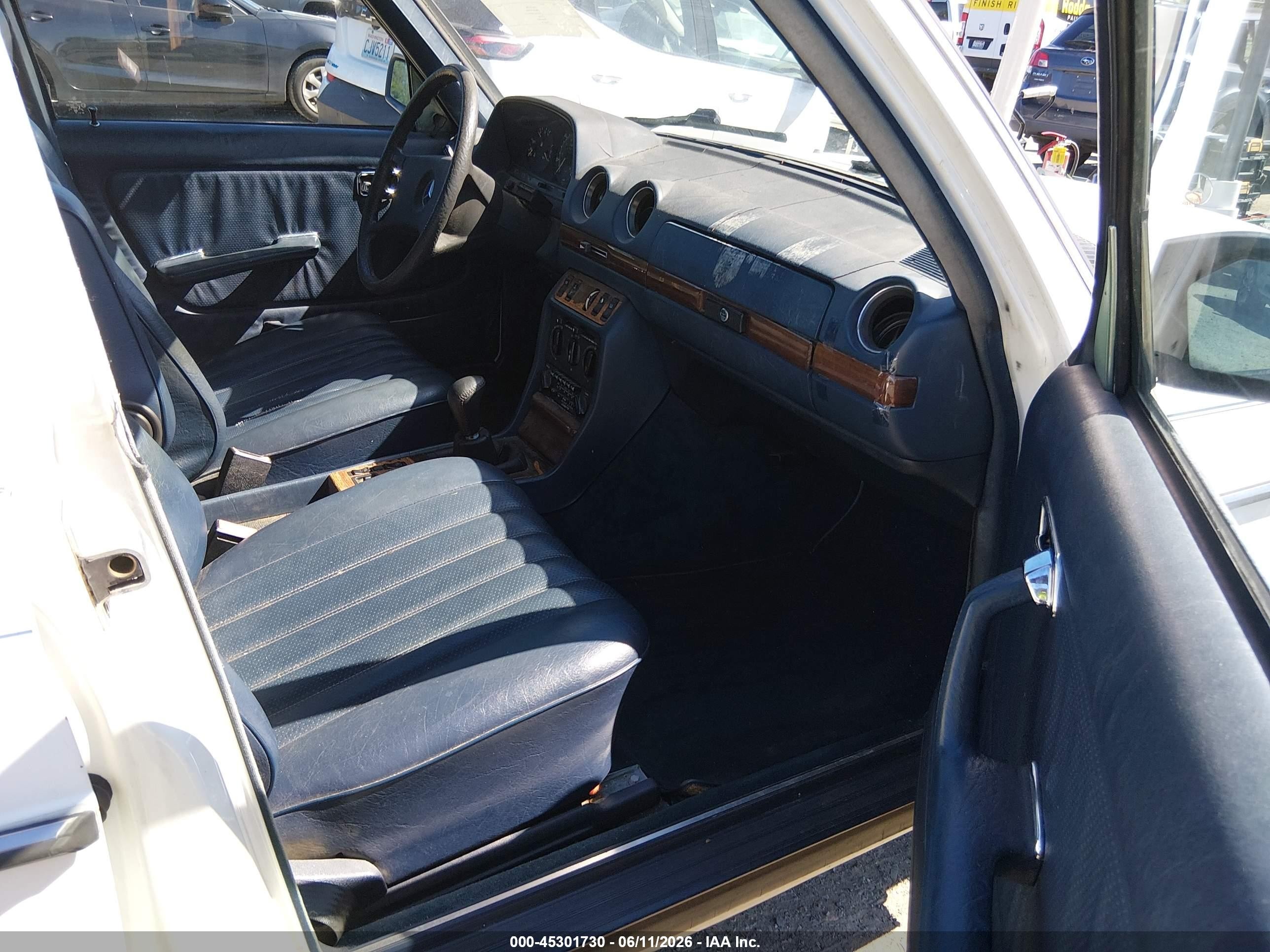 1983 Mercedes-benz 240 D White vin: WDBAB23A2DB385990