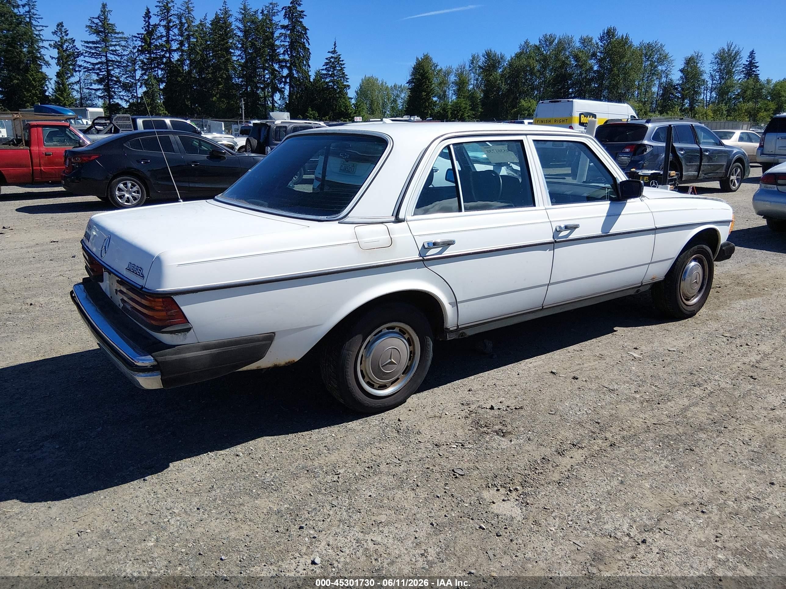 1983 Mercedes-benz 240 D White vin: WDBAB23A2DB385990