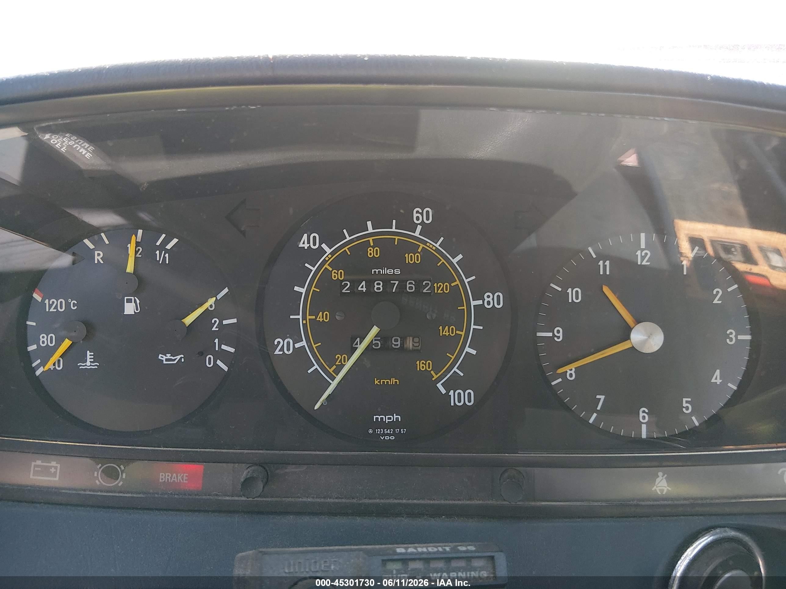 1983 Mercedes-benz 240 D White vin: WDBAB23A2DB385990