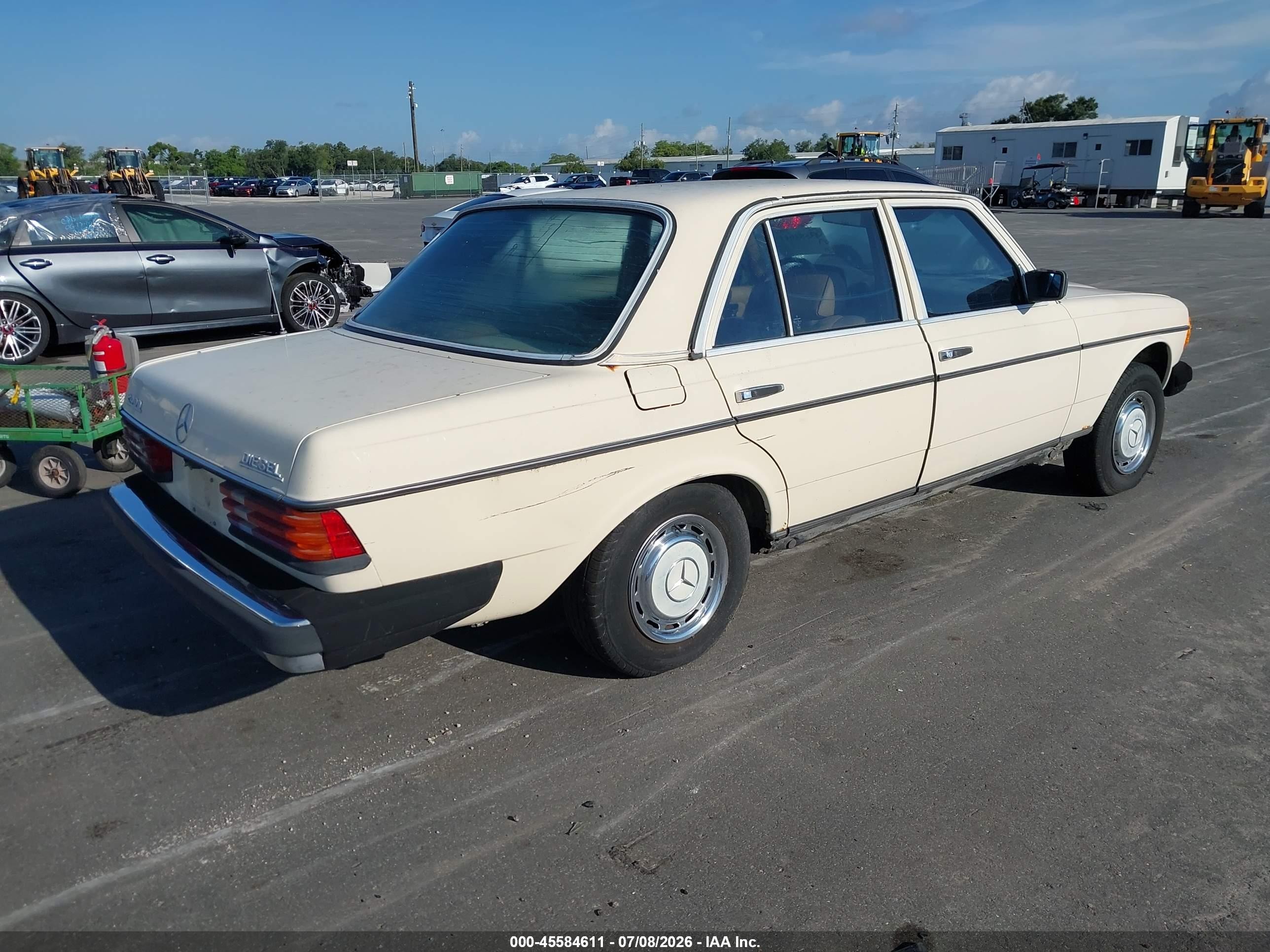 1982 Mercedes-benz 240 D White vin: WDBAB23A4CB328303