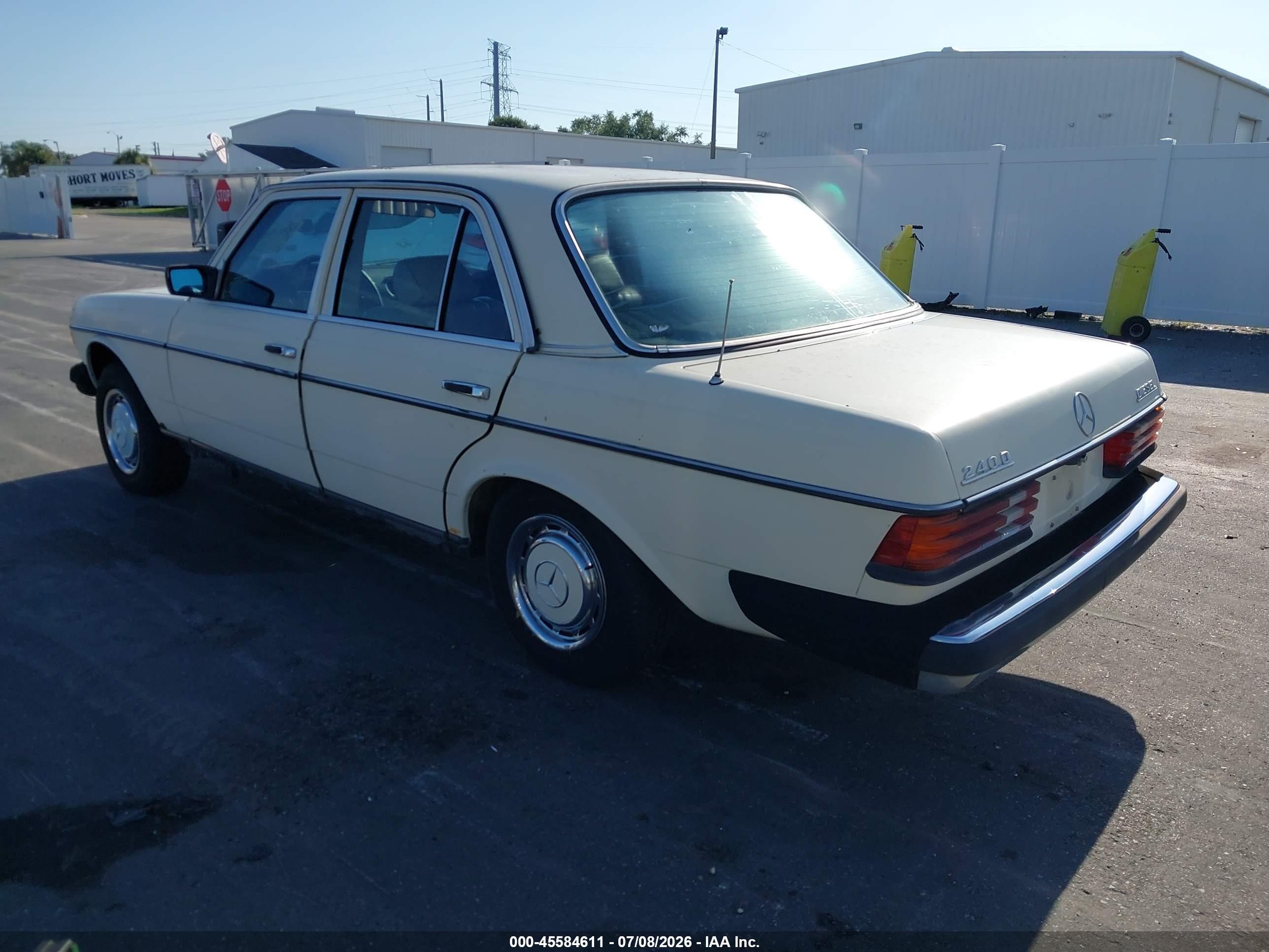 1982 Mercedes-benz 240 D White vin: WDBAB23A4CB328303