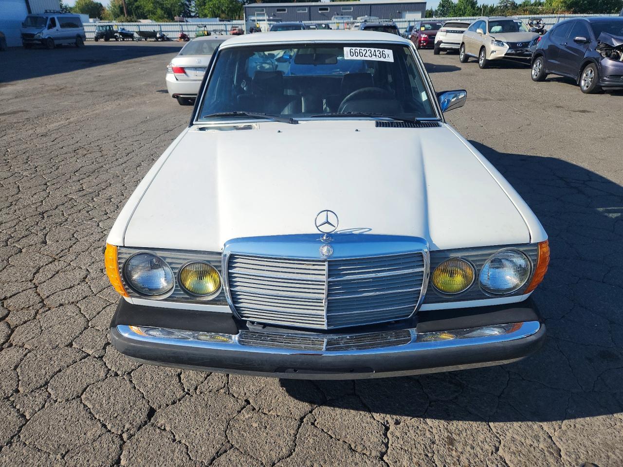 1982 Mercedes-benz 240 D White vin: WDBAB23A7CB307686