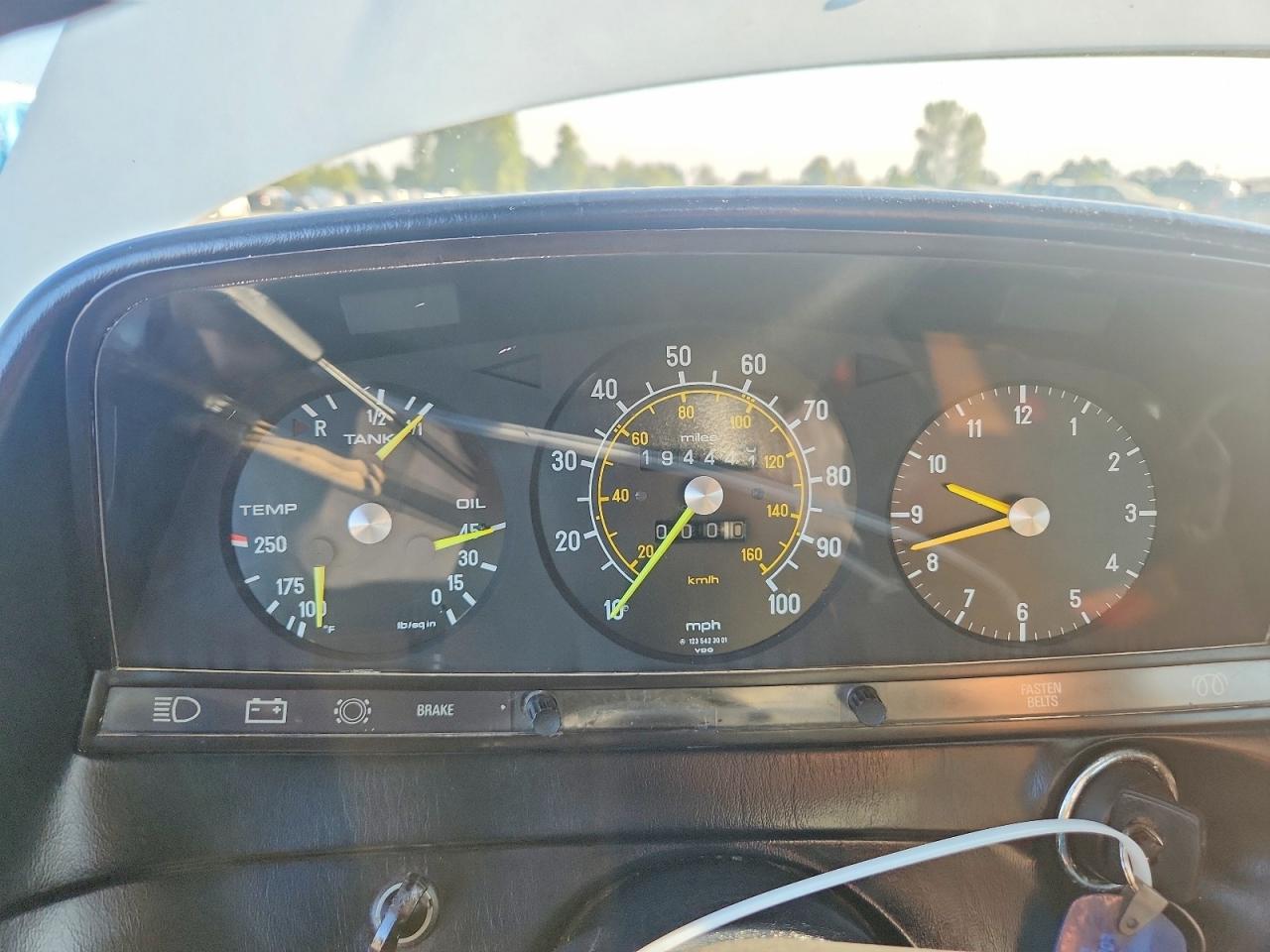 1982 Mercedes-benz 240 D White vin: WDBAB23A7CB307686