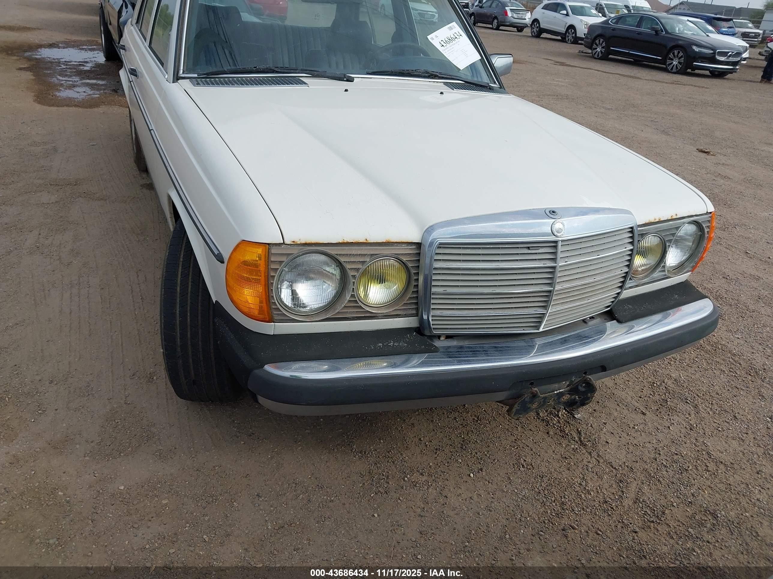 1981 Mercedes-benz 300 D White vin: WDBAB30A4BB251506
