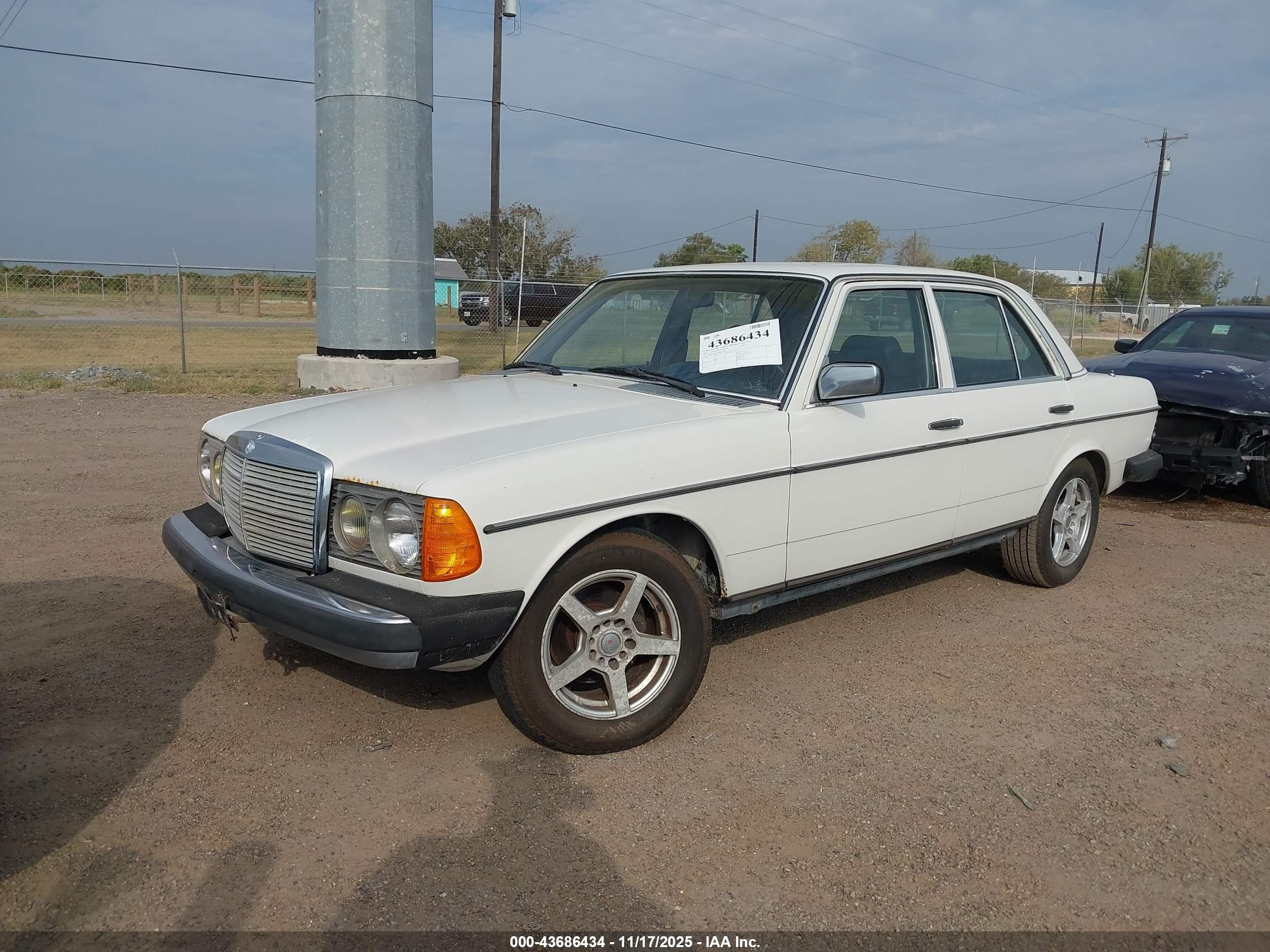 1981 Mercedes-benz 300 D White vin: WDBAB30A4BB251506