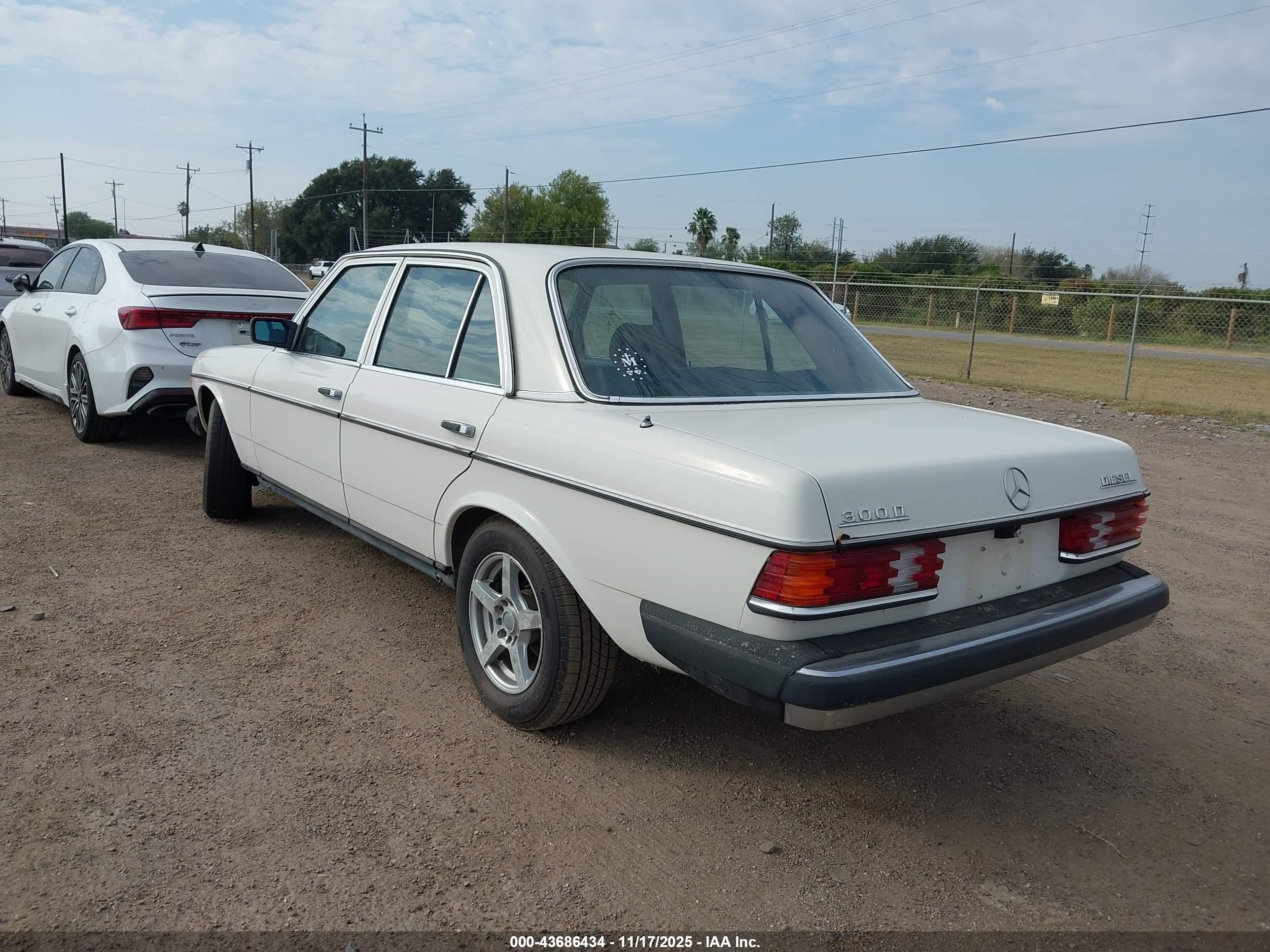 1981 Mercedes-benz 300 D White vin: WDBAB30A4BB251506