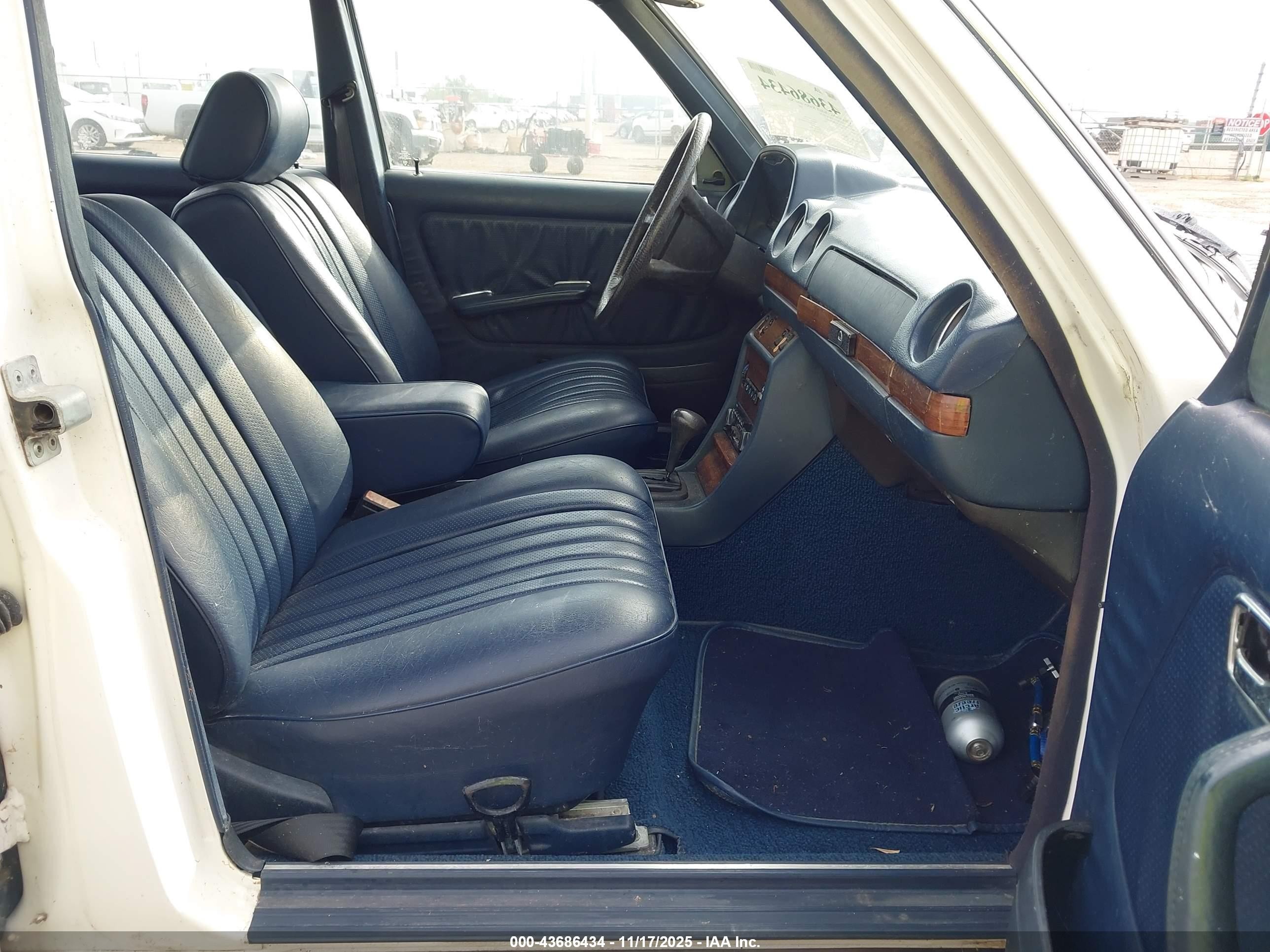 1981 Mercedes-benz 300 D White vin: WDBAB30A4BB251506