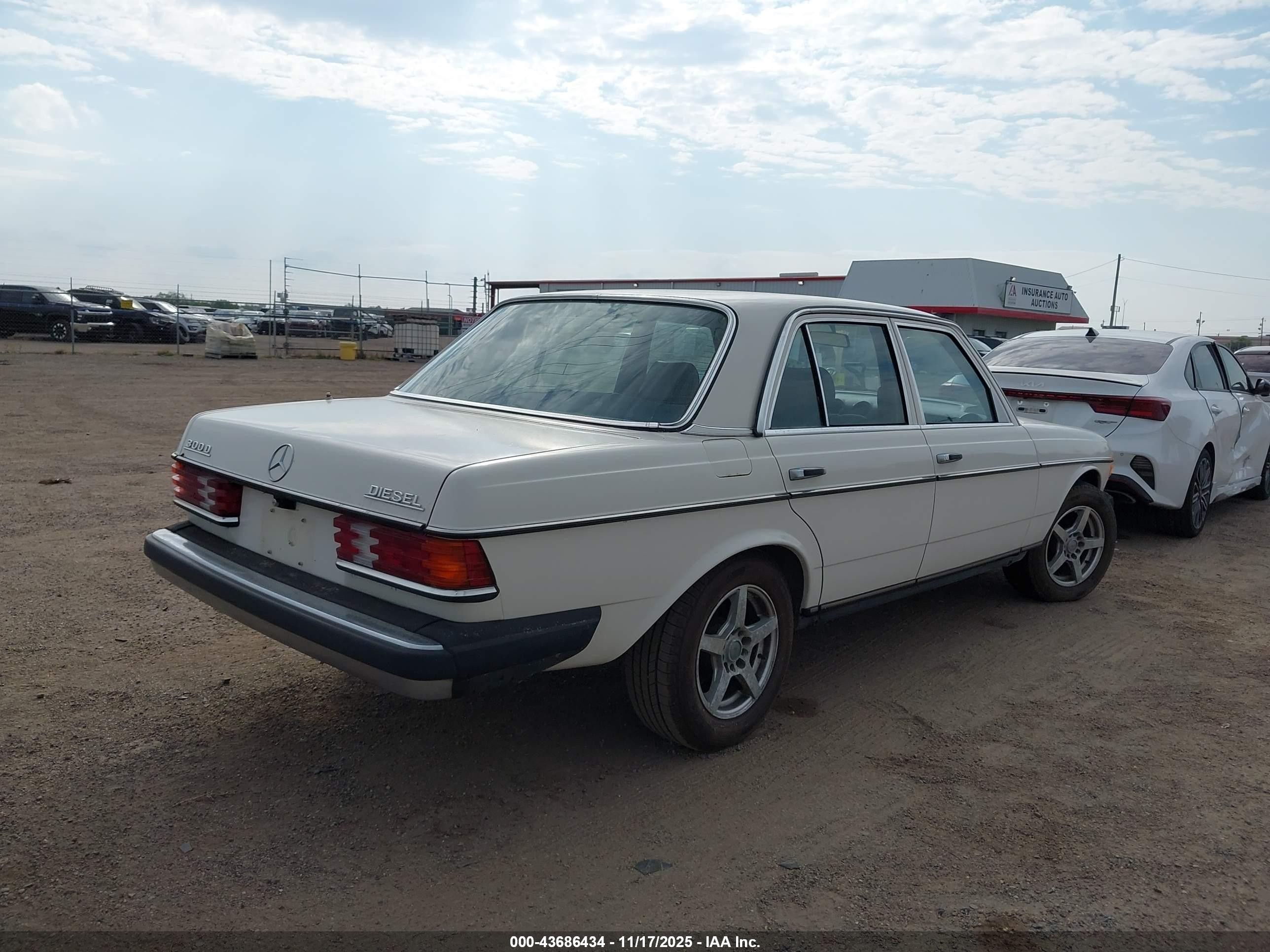 1981 Mercedes-benz 300 D White vin: WDBAB30A4BB251506