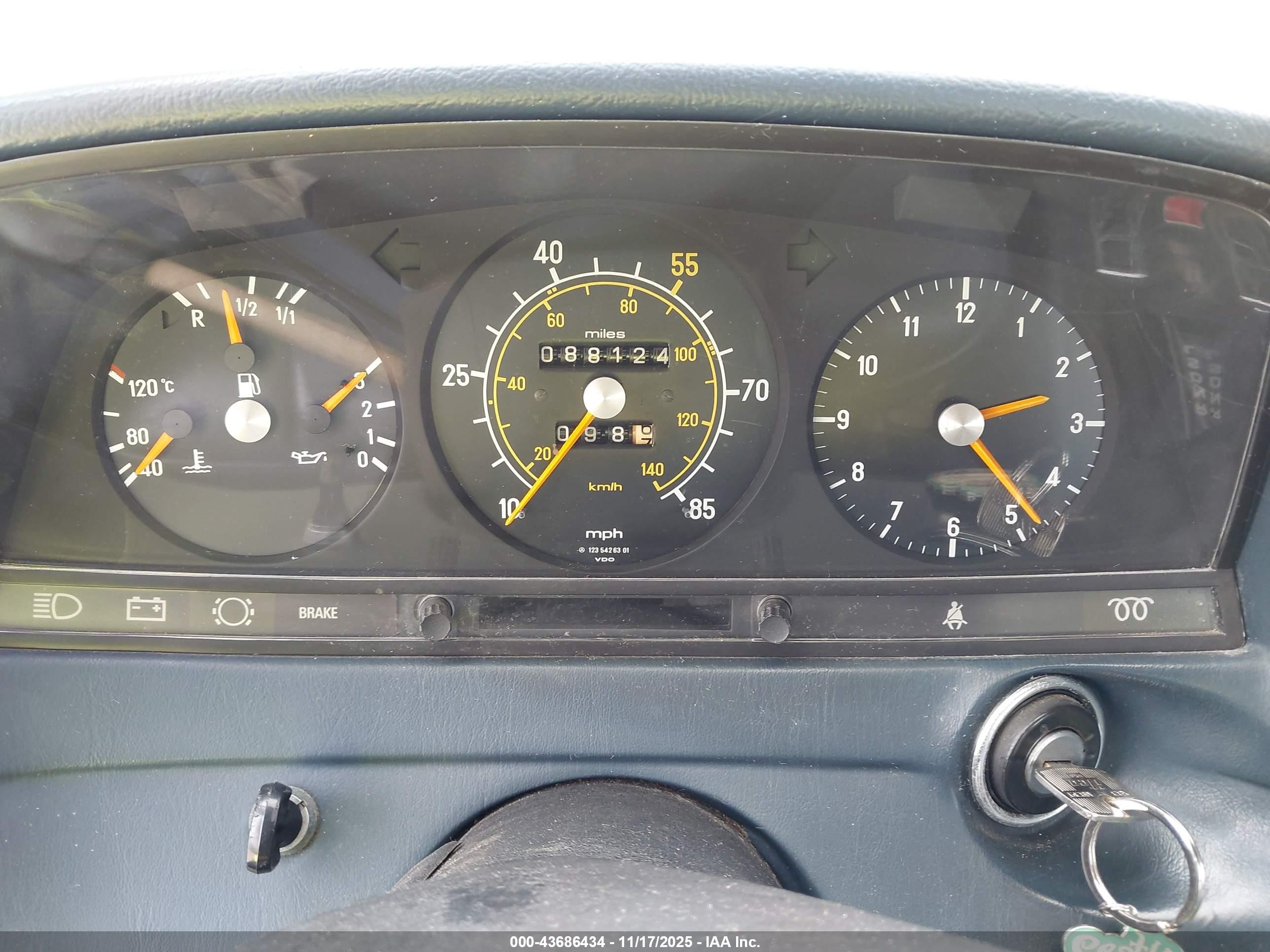 1981 Mercedes-benz 300 D White vin: WDBAB30A4BB251506