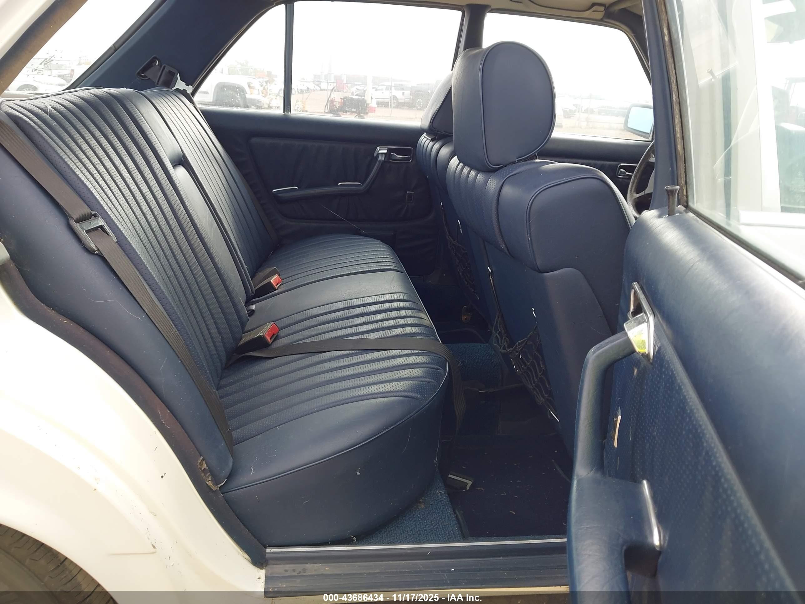 1981 Mercedes-benz 300 D White vin: WDBAB30A4BB251506