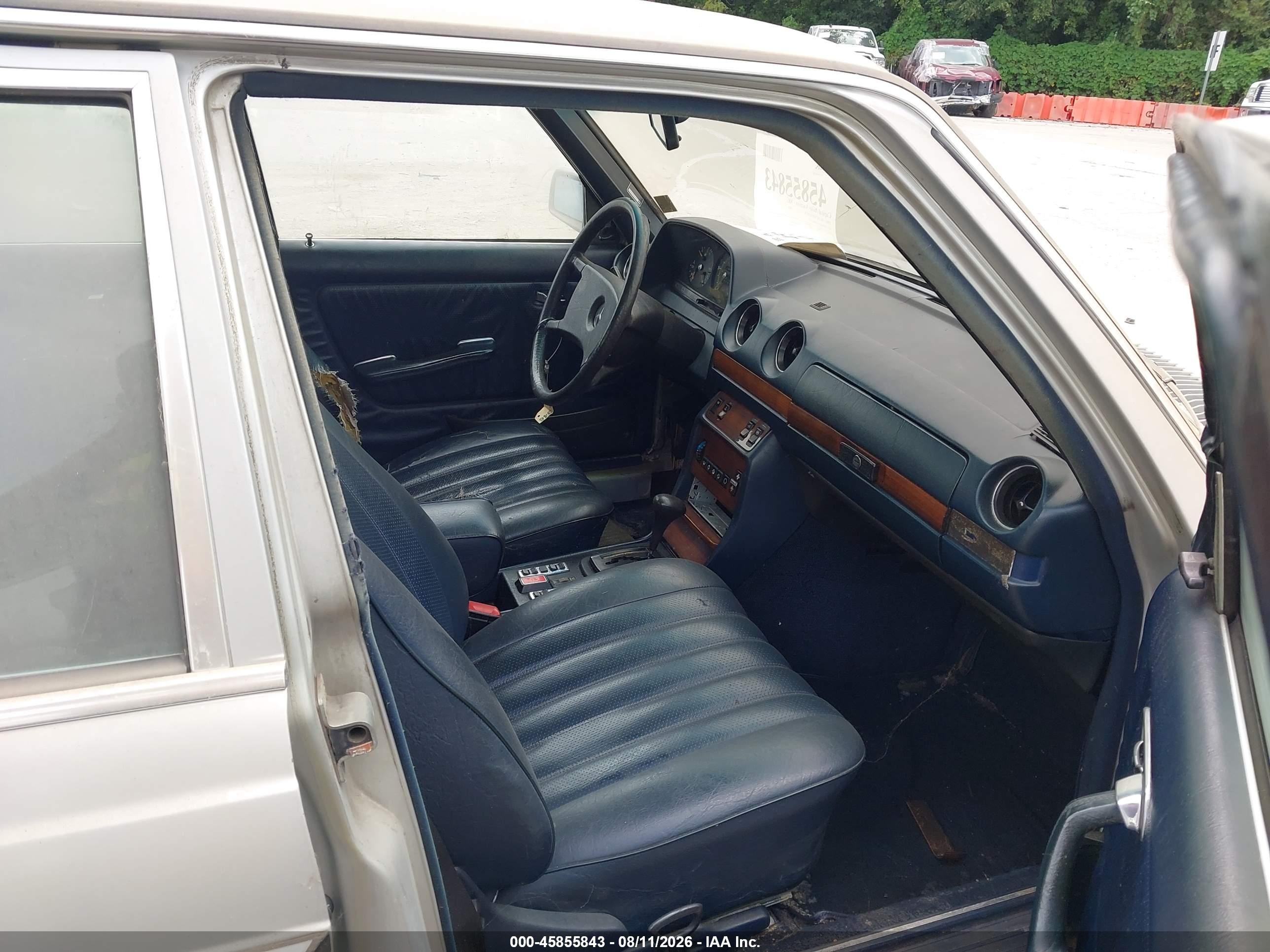1981 Mercedes-benz 300 D Серебряный vin: WDBAB30A9BB223572