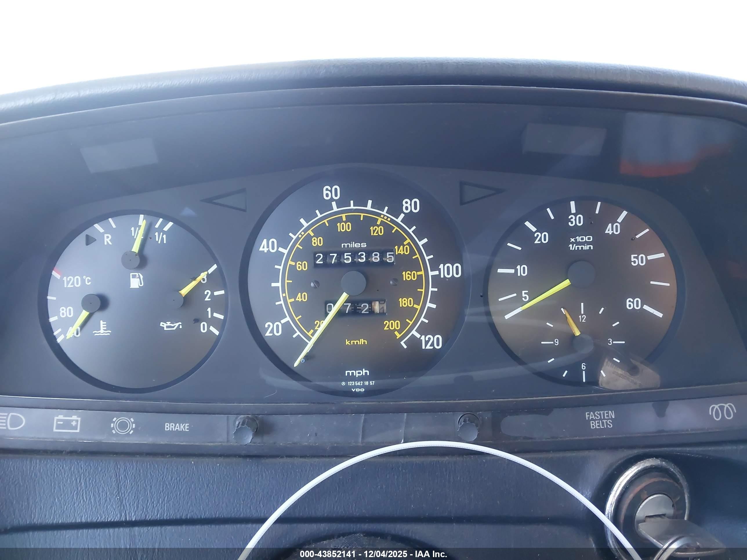 1983 Mercedes-benz 300 Dt Серебряный vin: WDBAB33A0DB022707